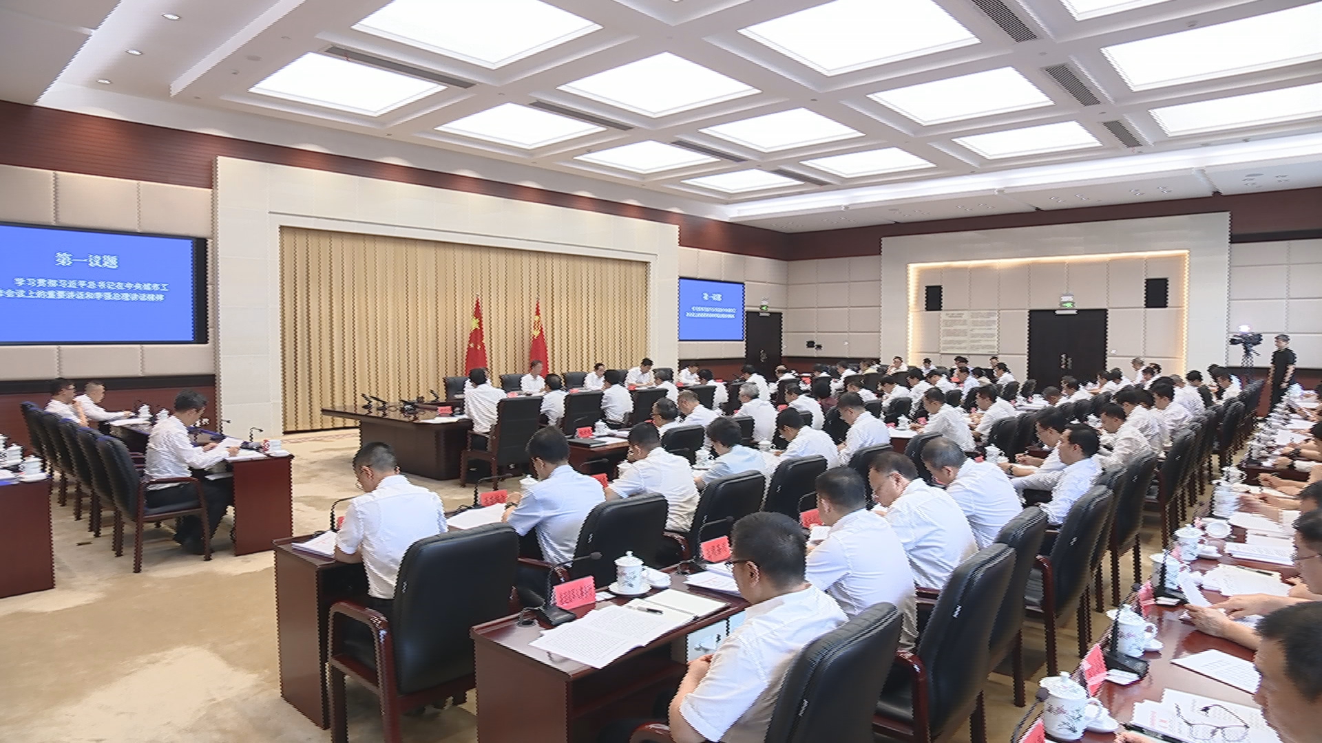 贵州新闻联播丨省委常委会召开会议 学习贯彻中央城市工作会议精神 分析全省上半年经济形势 安排部署下步工作