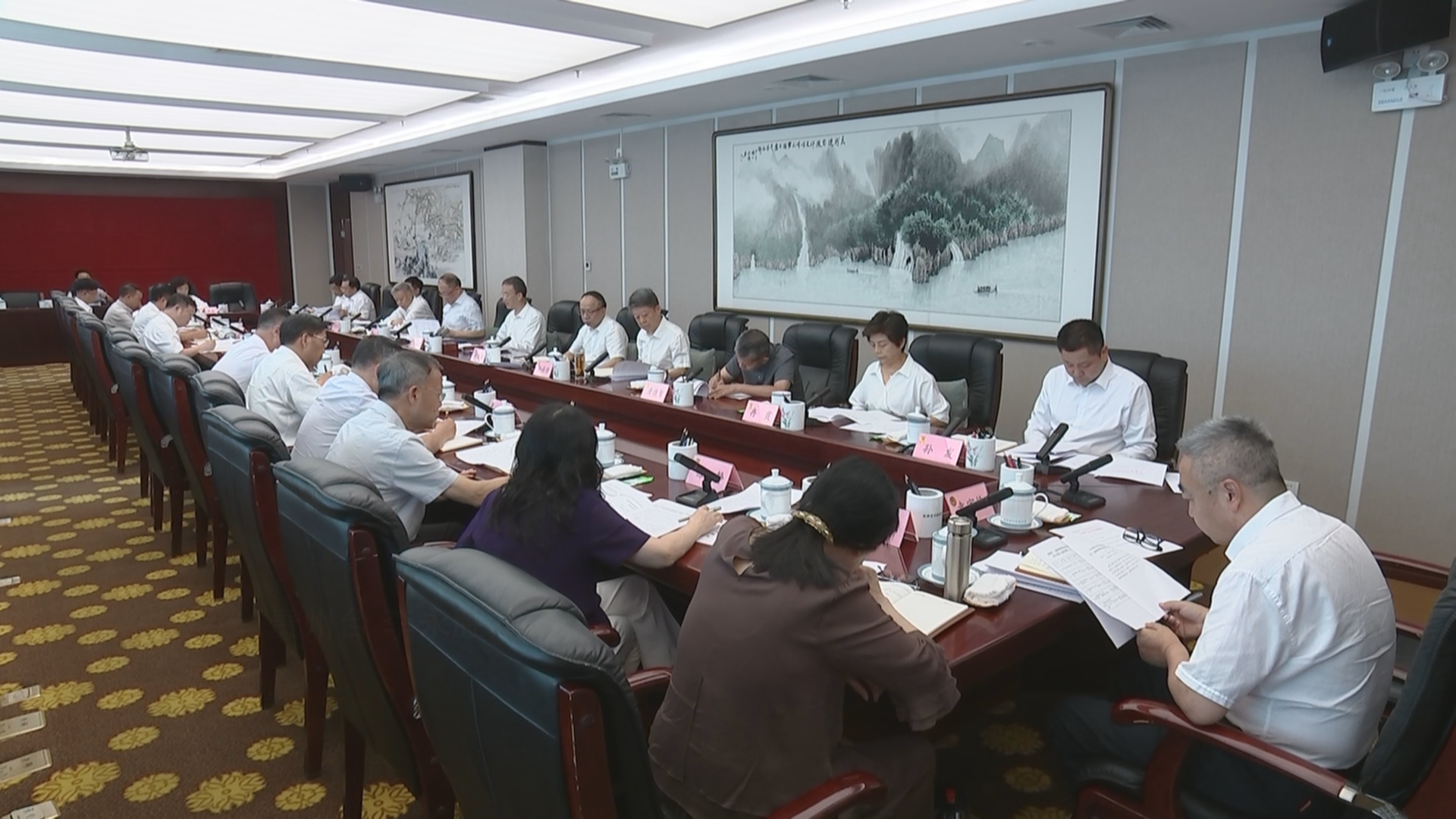 贵州新闻联播丨省政协召开主席会议 学习贯彻全省半年经济工作会议精神
