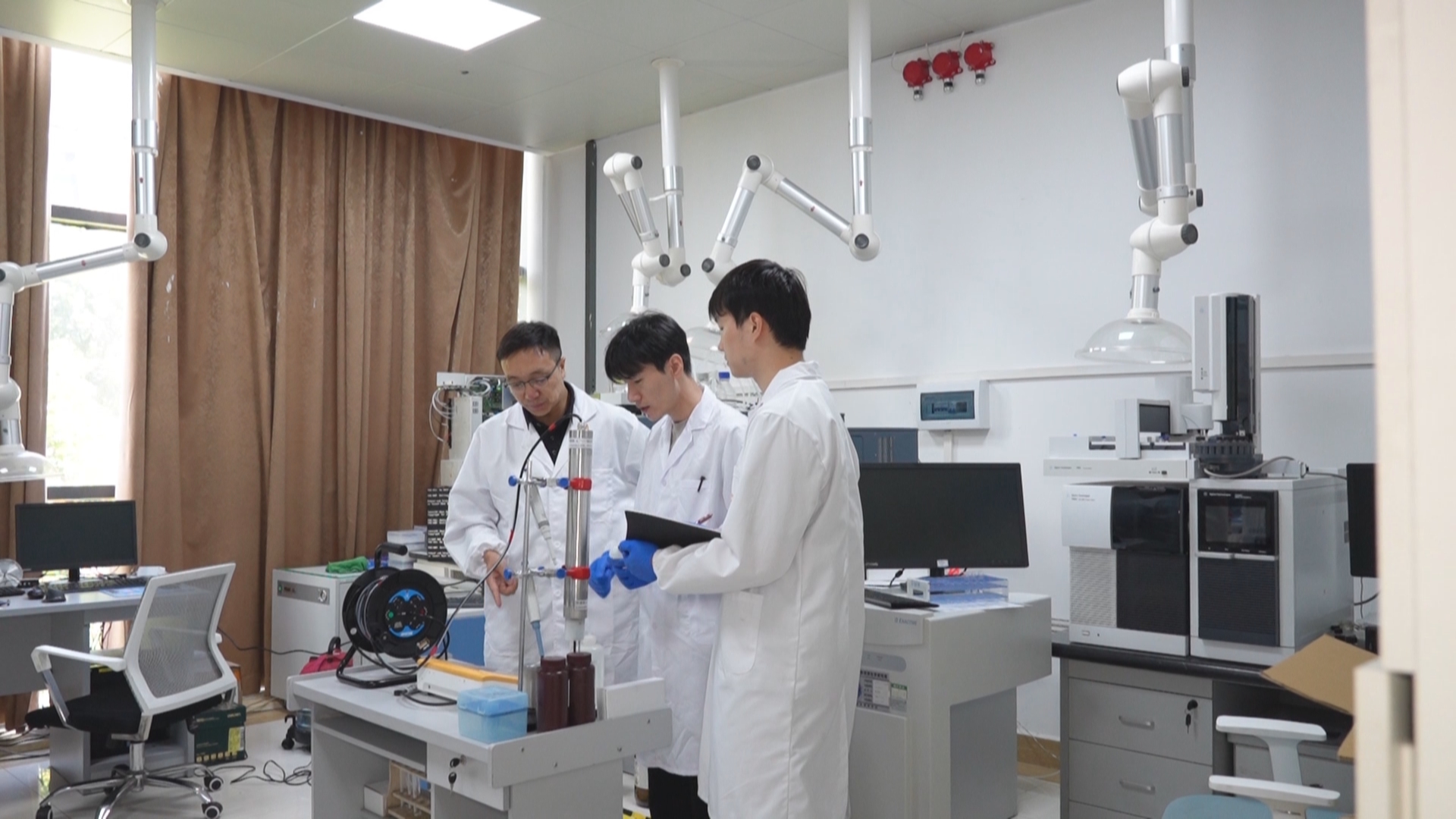 贵州新闻联播丨在喀斯特“迷宫”里装上探头 让地下水污染“看得见”