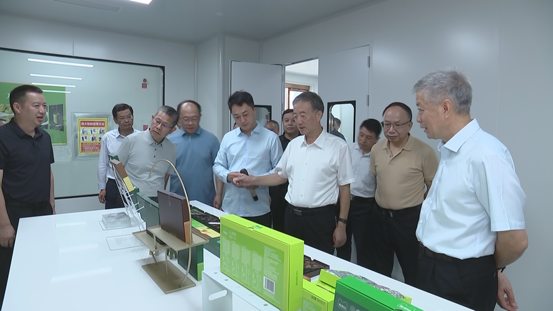 贵州新闻联播丨省政协常委视察团围绕“强化项目落地要素保障”开展视察