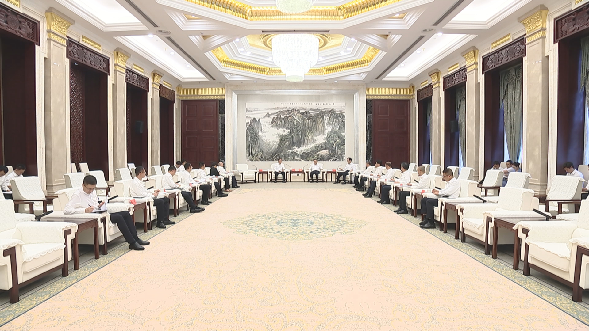 贵州新闻联播丨徐麟李炳军会见出席2025数博会的中国电子党组书记董事长李立功