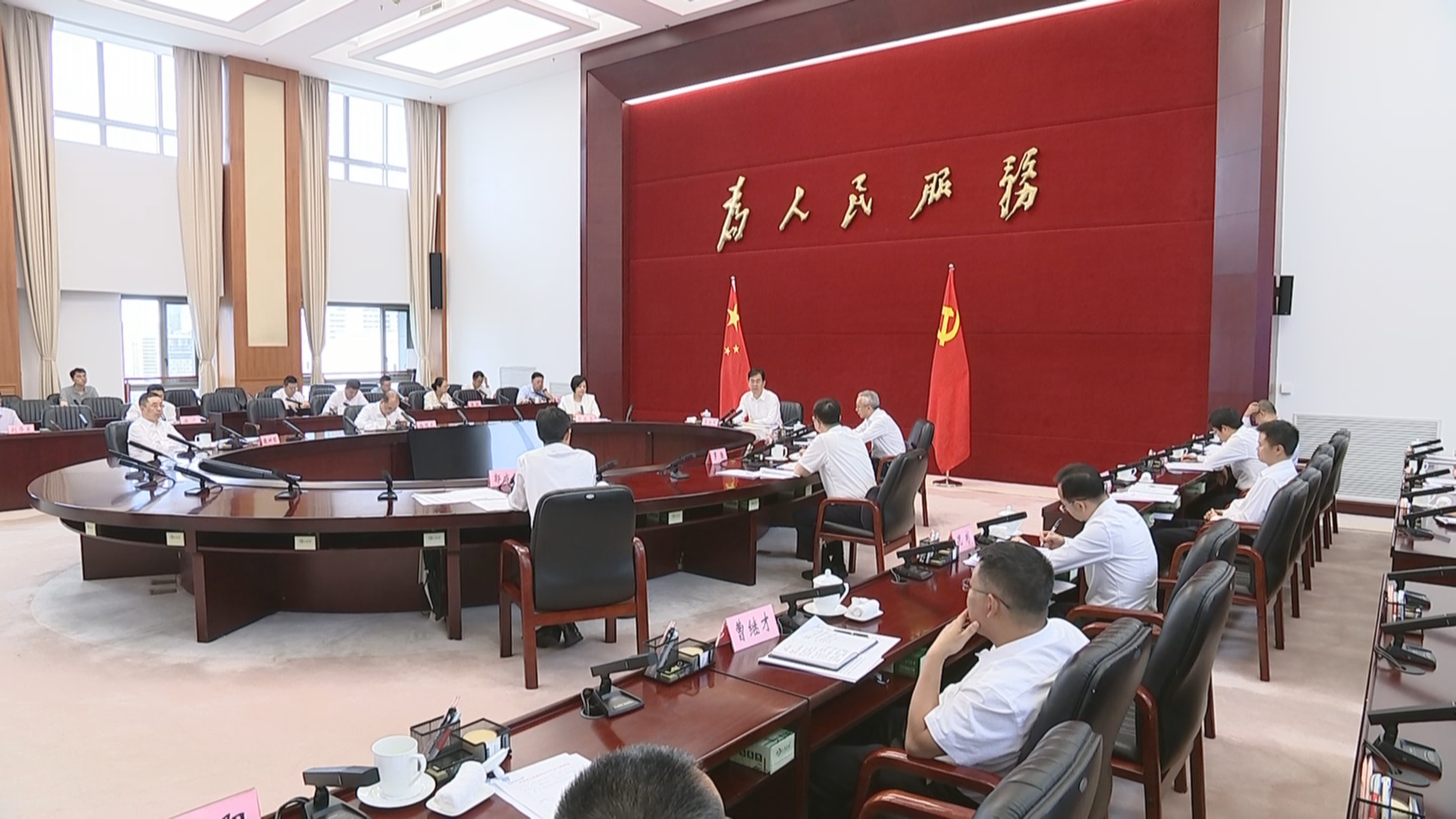 贵州新闻联播丨李炳军在省政府党组理论学习中心组集中研讨会上强调 学深悟透《习近平谈治国理政》第五卷 始终沿着习近平总书记指引的方向前进
