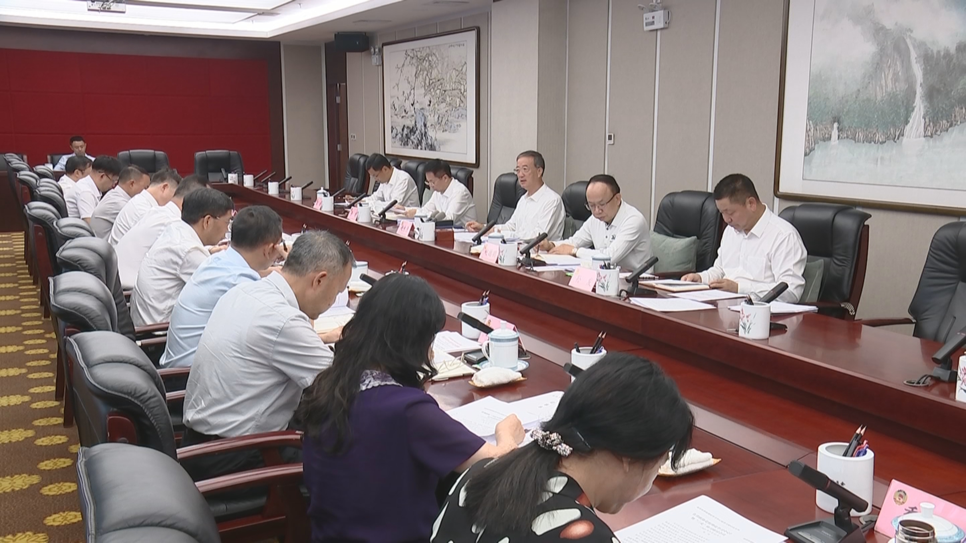 贵州新闻联播丨省政协党组理论学习中心组召开专题研讨会