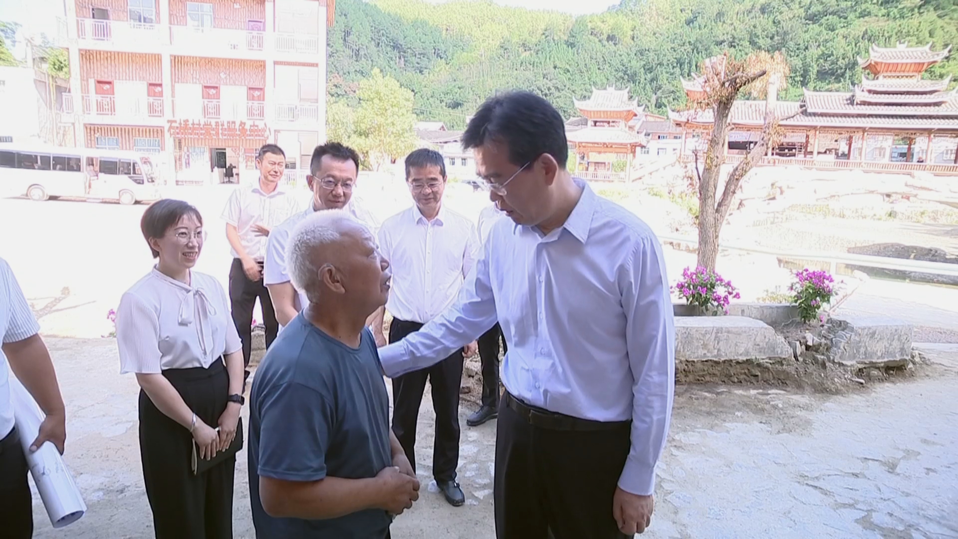 贵州新闻联播丨李炳军在黔东南州和黔南州调研时强调 科学有序推进灾后恢复重建 切实改善灾区群众生产生活条件