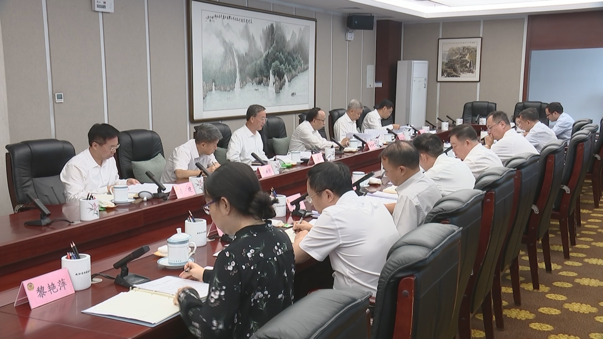贵州新闻联播丨省政协党组召开（扩大）会议 总结深入贯彻中央八项规定精神学习教育工作