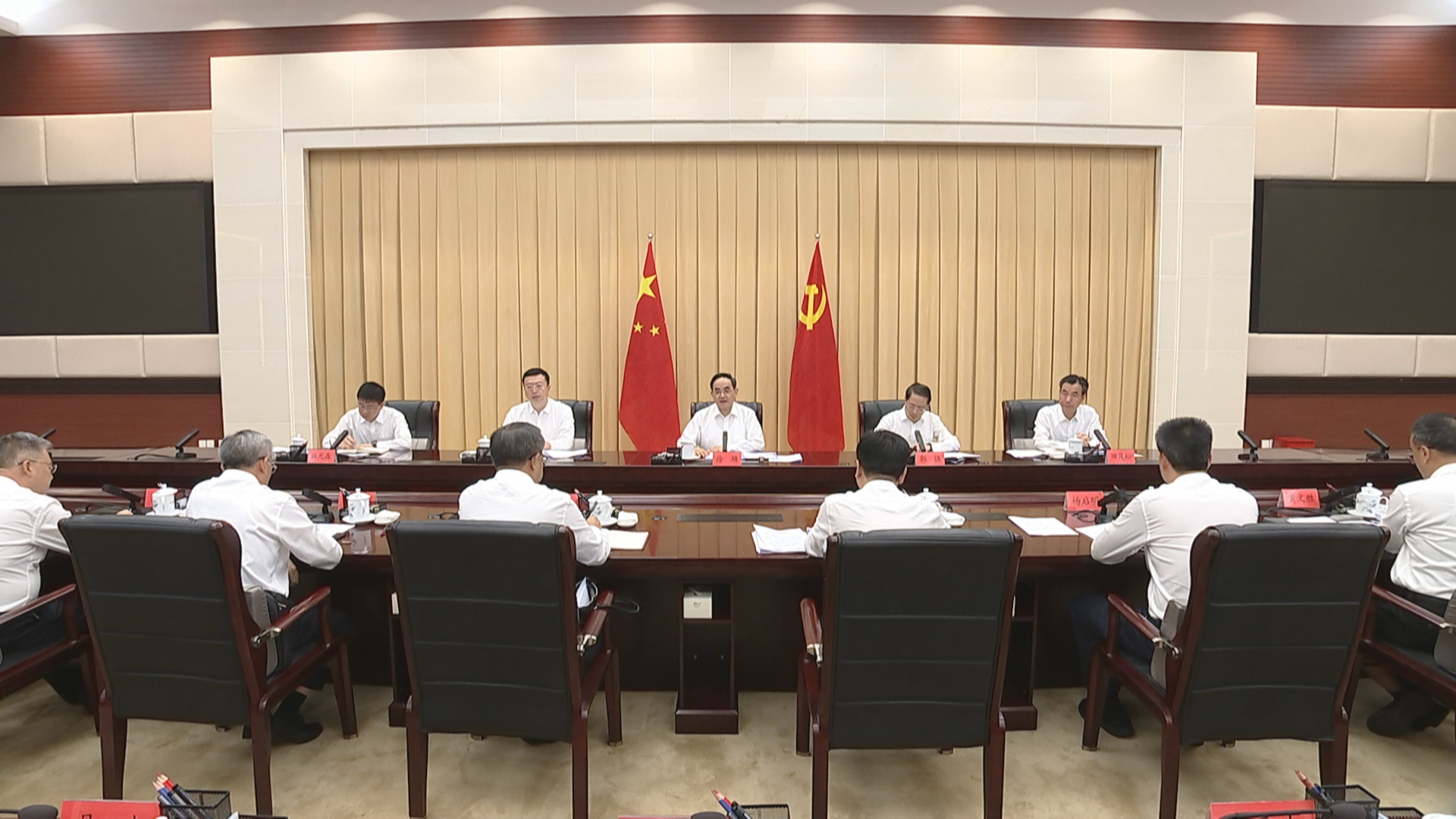 贵州新闻联播丨徐麟主持召开持续深化开发区体制机制改革座谈会强调 以更大力度推动开发区高质量发展 更好发挥示范引领和增长引擎作用