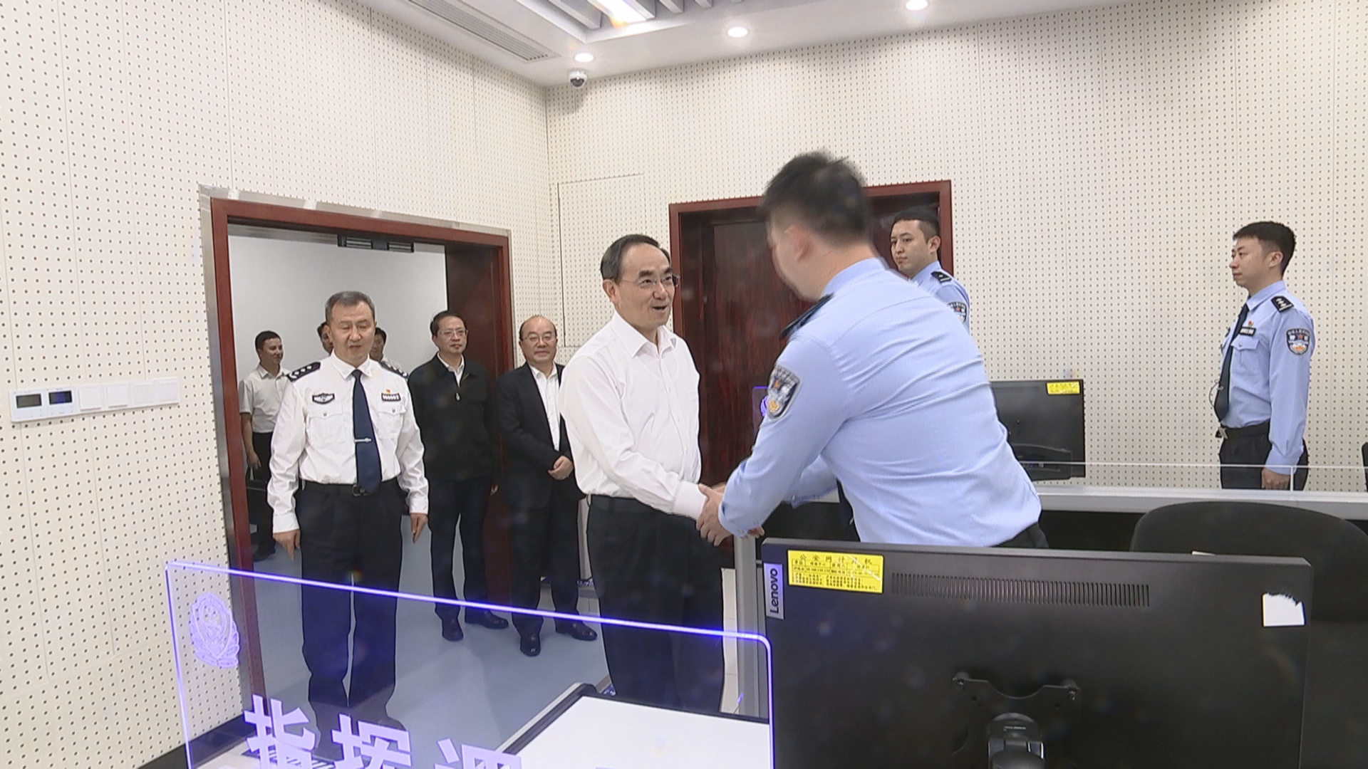 贵州新闻联播丨徐麟调研检查国庆中秋假期全省安全稳定工作时强调 坚持人民至上 筑牢安全防线 确保全省人民群众度过平安祥和的节日