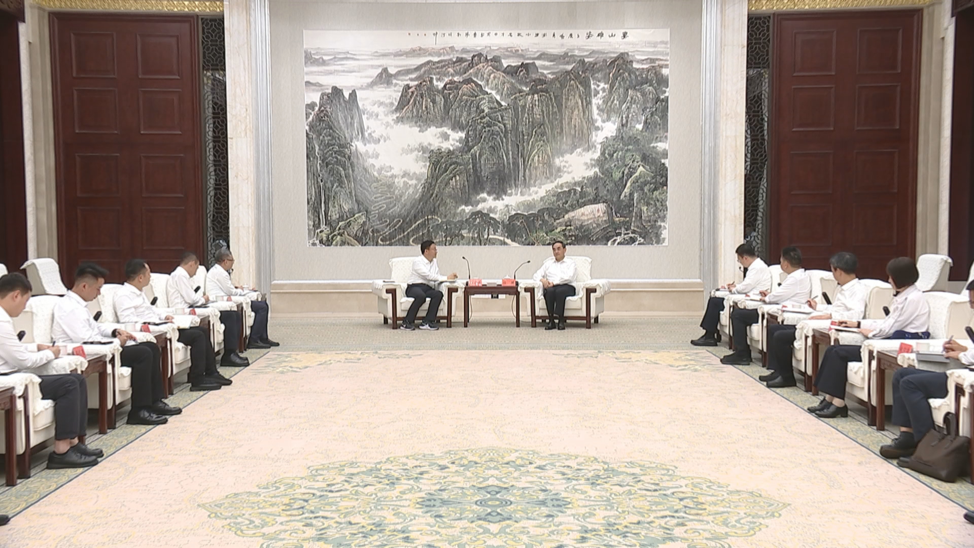 贵州新闻联播丨徐麟会见科大讯飞公司董事长刘庆峰