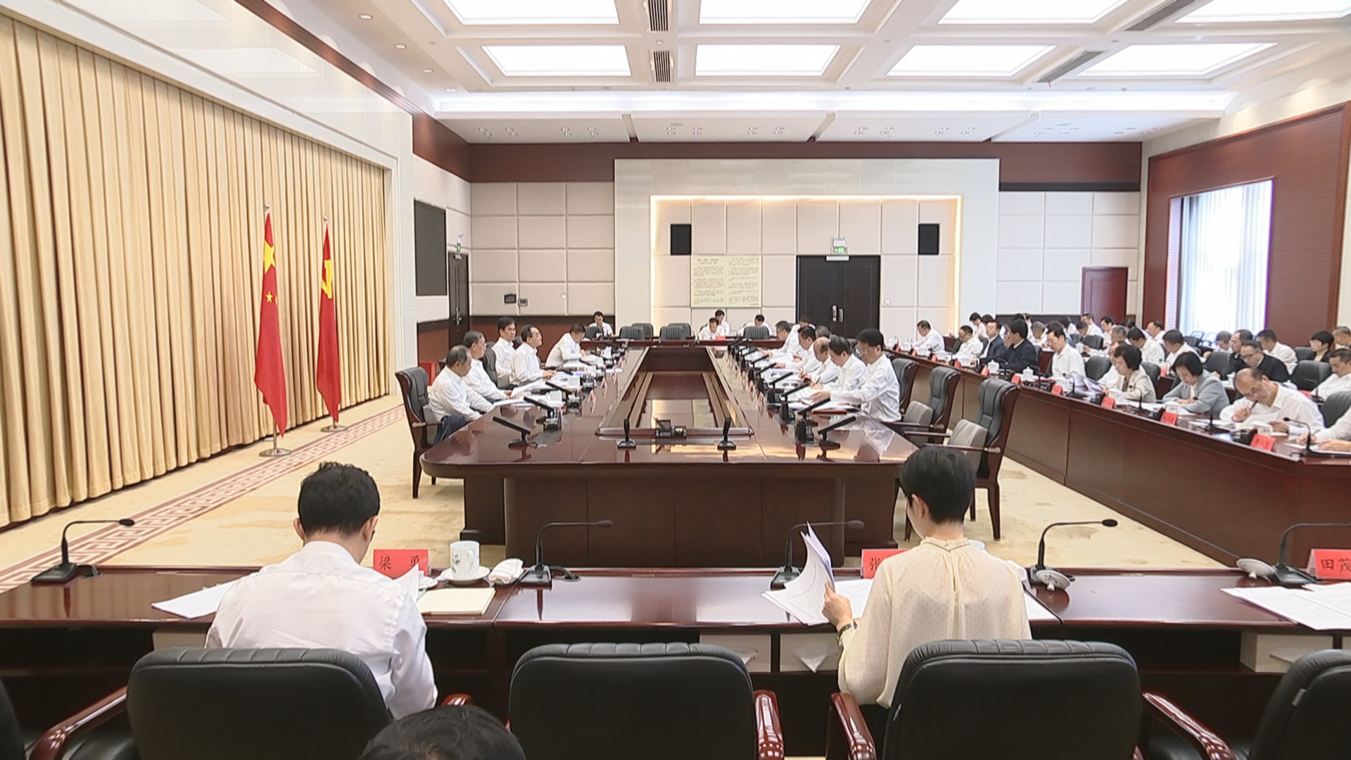 贵州新闻联播｜徐麟在省委理论学习中心组集中研讨会上强调 坚定不移以铸牢中华民族共同体意识为主线 奋力推进贵州民族团结进步事业高质量发展