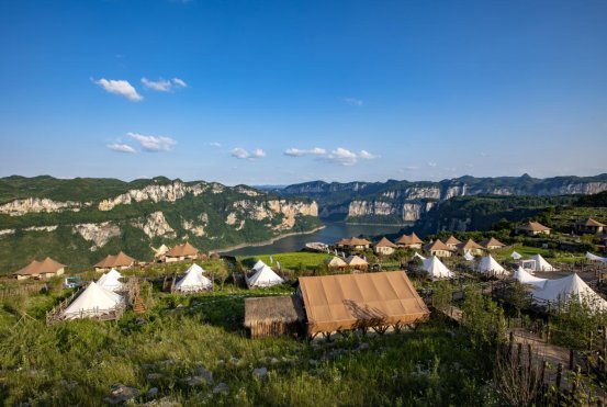 黔西市新仁乡花都里化屋野奢露营基地  陈颖 摄