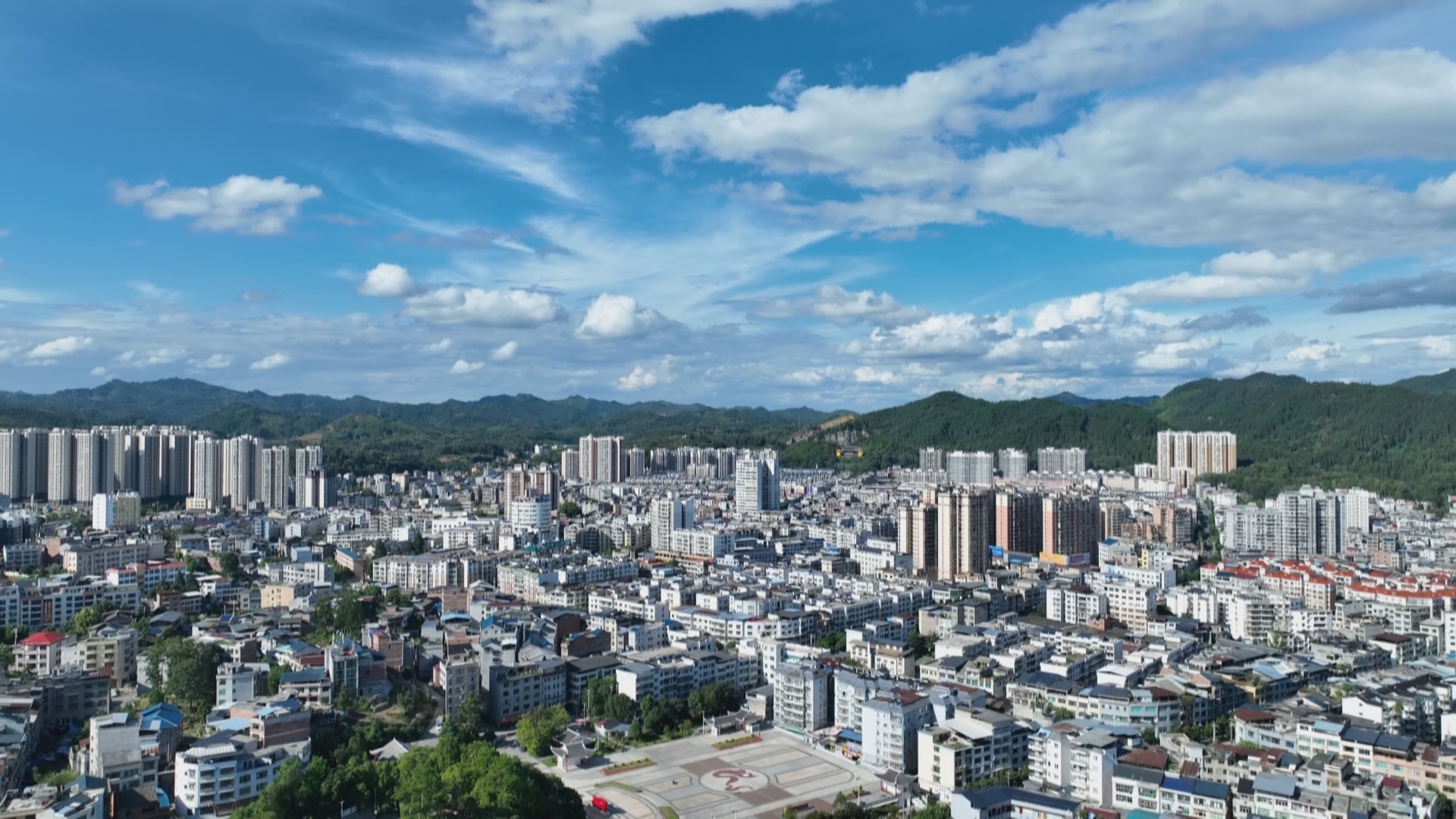 贵州新闻联播丨【学习贯彻党的二十届四中全会精神】坚持以人民为中心 在发展中保障和改善民生