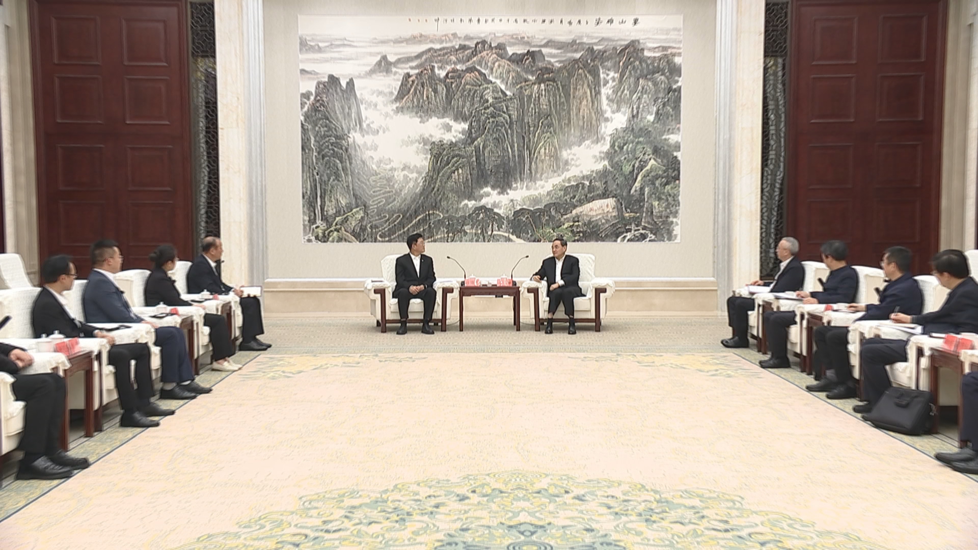 贵州新闻联播｜徐麟会见格美集团董事长 总裁徐曙光