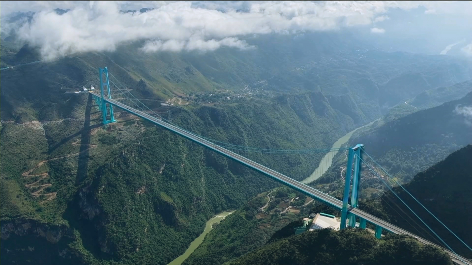 贵州新闻联播丨【回眸“十四五”•高质量发展这五年】桥连山海 路通未来 贵州立体交通网赋能高质量发展