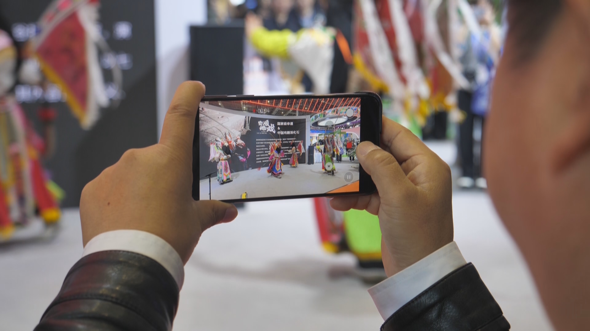 贵州新闻联播丨贵州19项非遗登陆长三角文博会 上千件文创产品多样态展示“多彩贵州”文化品牌