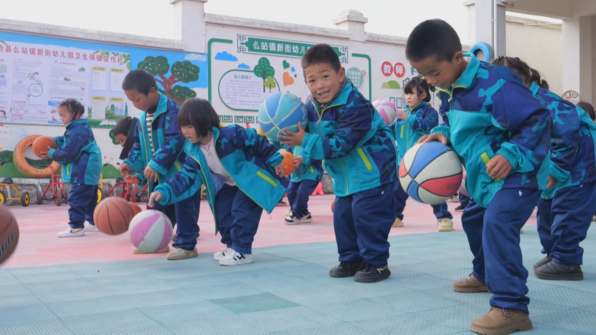 贵州新闻联播丨【学习贯彻党的二十届四中全会精神•奋力走出高质量发展新路】威宁乡村里的小小幸福
