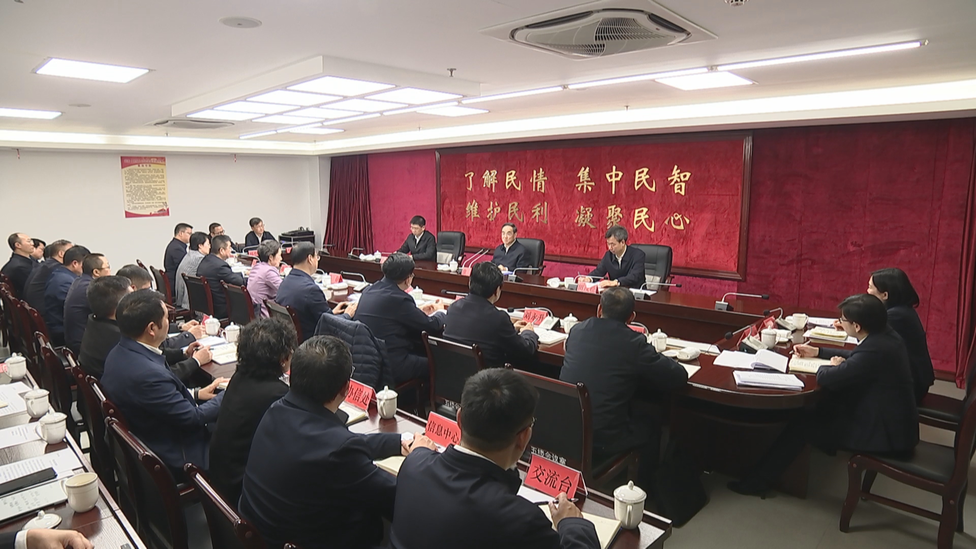 贵州新闻联播丨徐麟在省信访局调研和接待来访群众时强调 扎实推动全省信访工作高质量发展 为展现贵州新风采营造和谐稳定社会环境