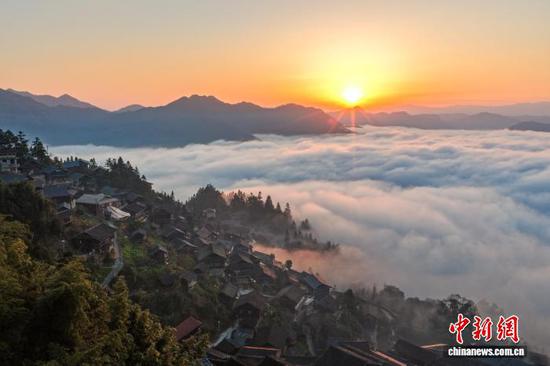 图为榕江县摆贝村云海景观。(无人机照片)尹刚 摄