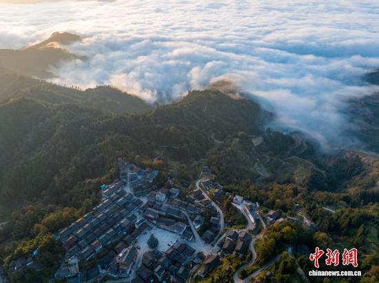 图为11月25日在天鹅山航拍的云海景观。吴德军 摄