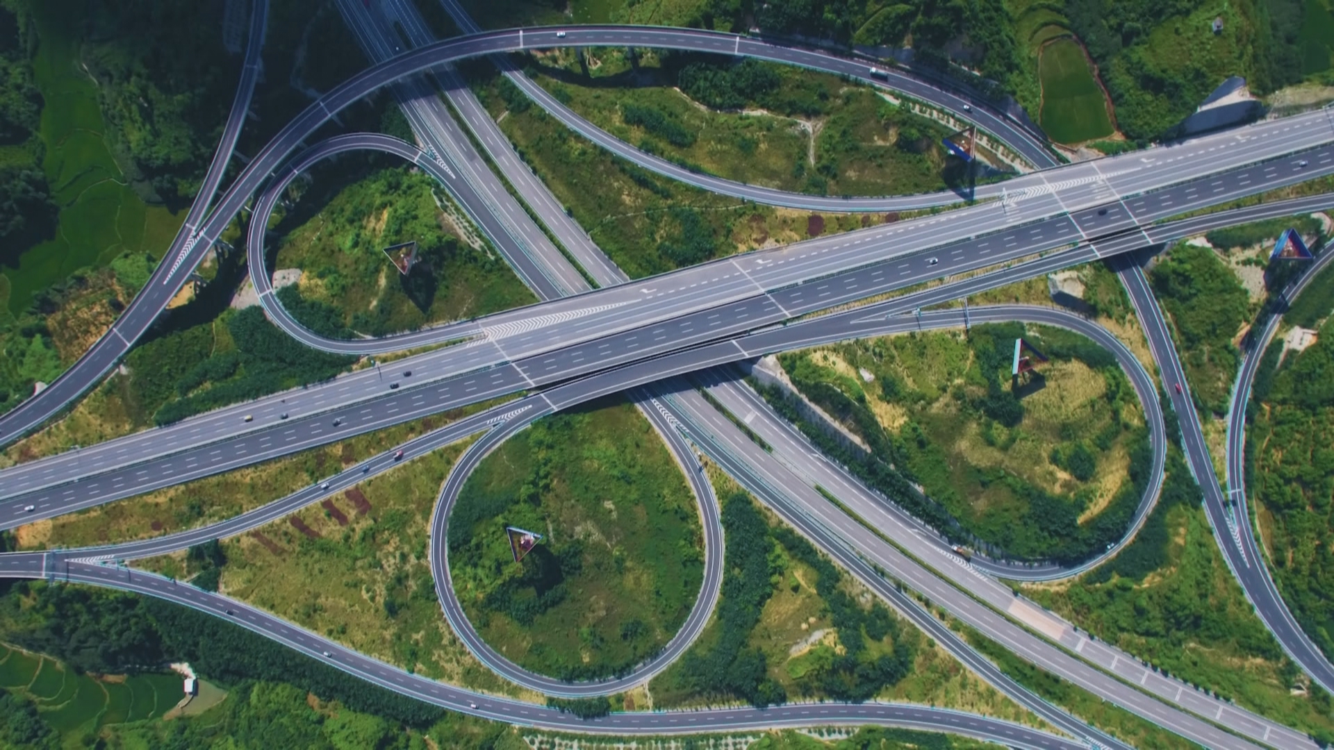 贵州新闻联播丨【贵州发布】织密立体交通网 赋能产业新发展 贵州“十四五”交通建设交出亮眼答卷