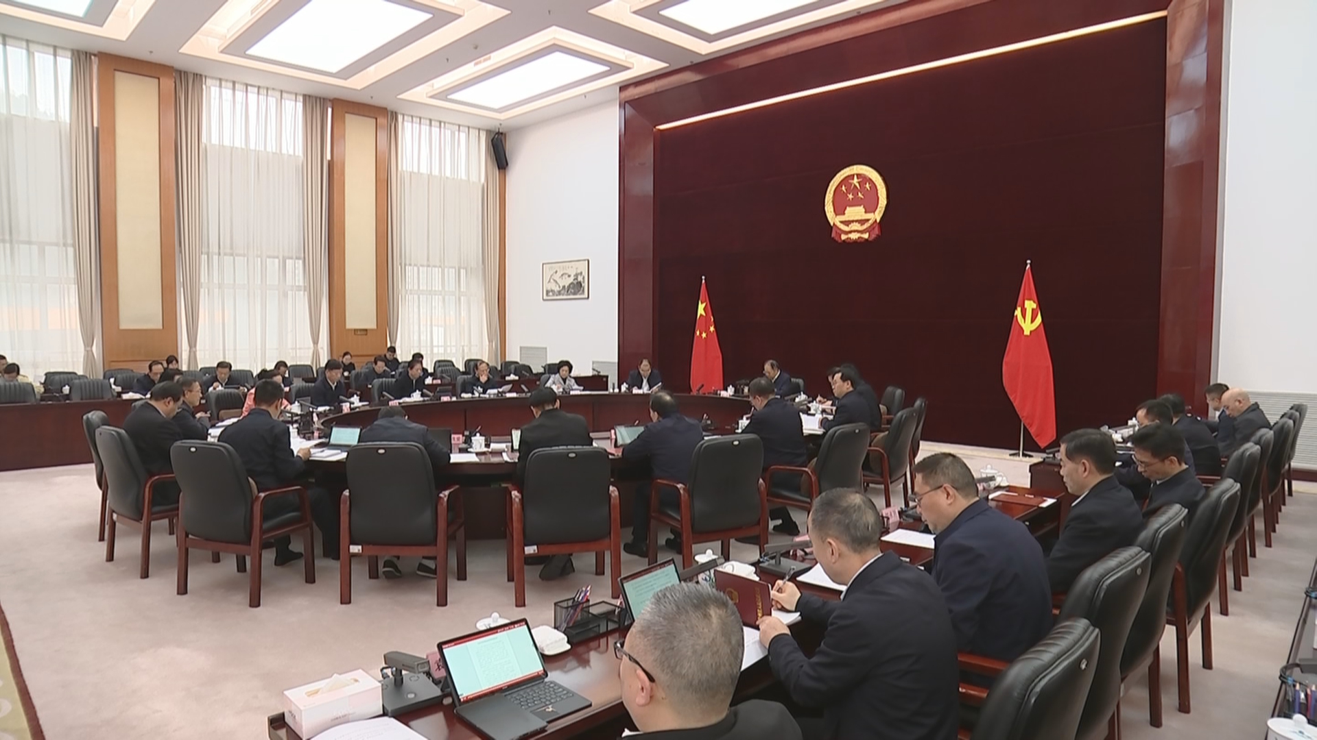 贵州新闻联播丨省人大常委会党组召开（扩大）会议 传达学习贯彻中央经济工作会议精神