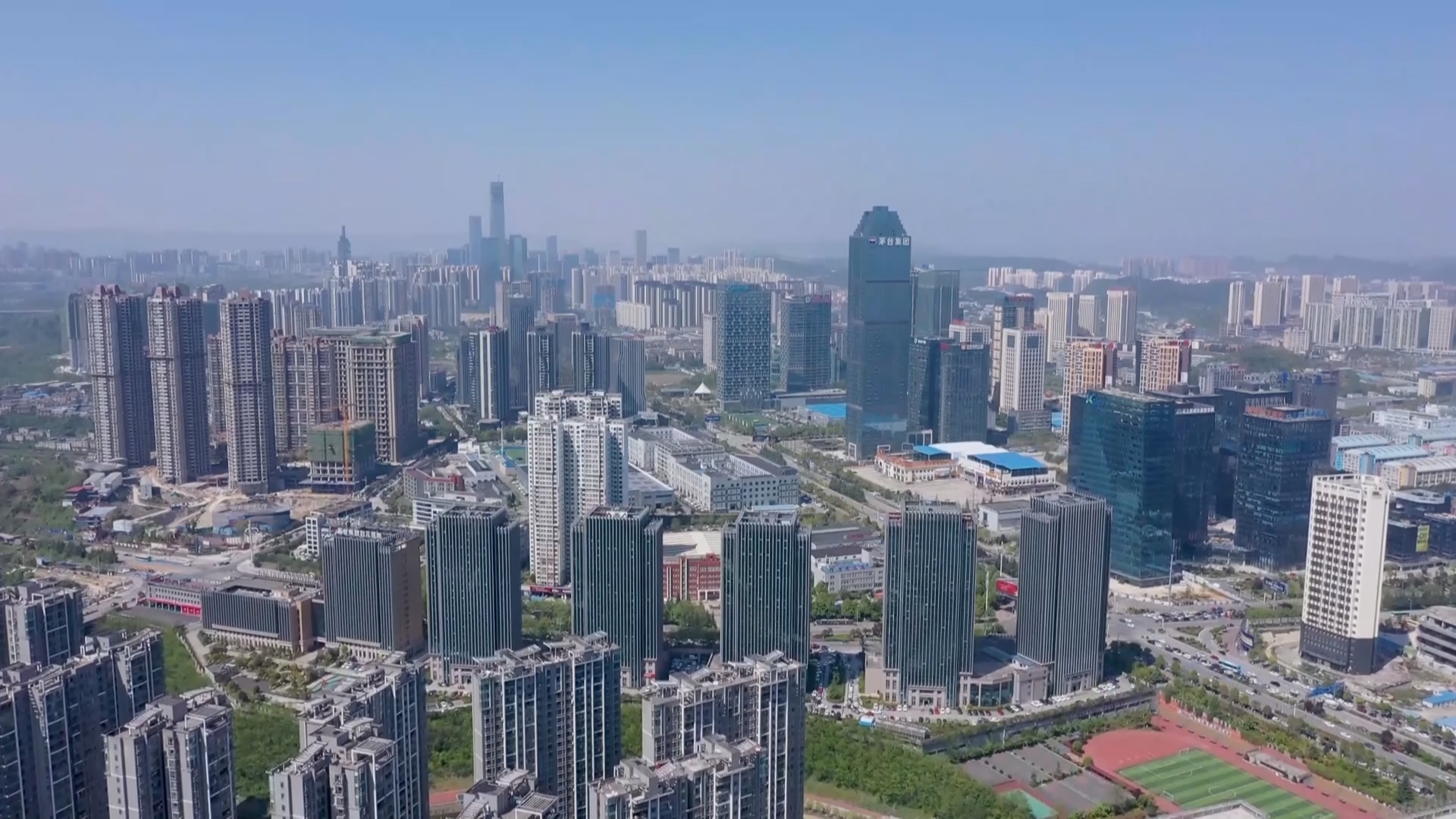 贵州新闻联播丨【学习贯彻党的二十届四中全会精神•奋力走出高质量发展新路】贵阳今年GDP预计突破6000亿元 “强省会”战略引擎动力强劲