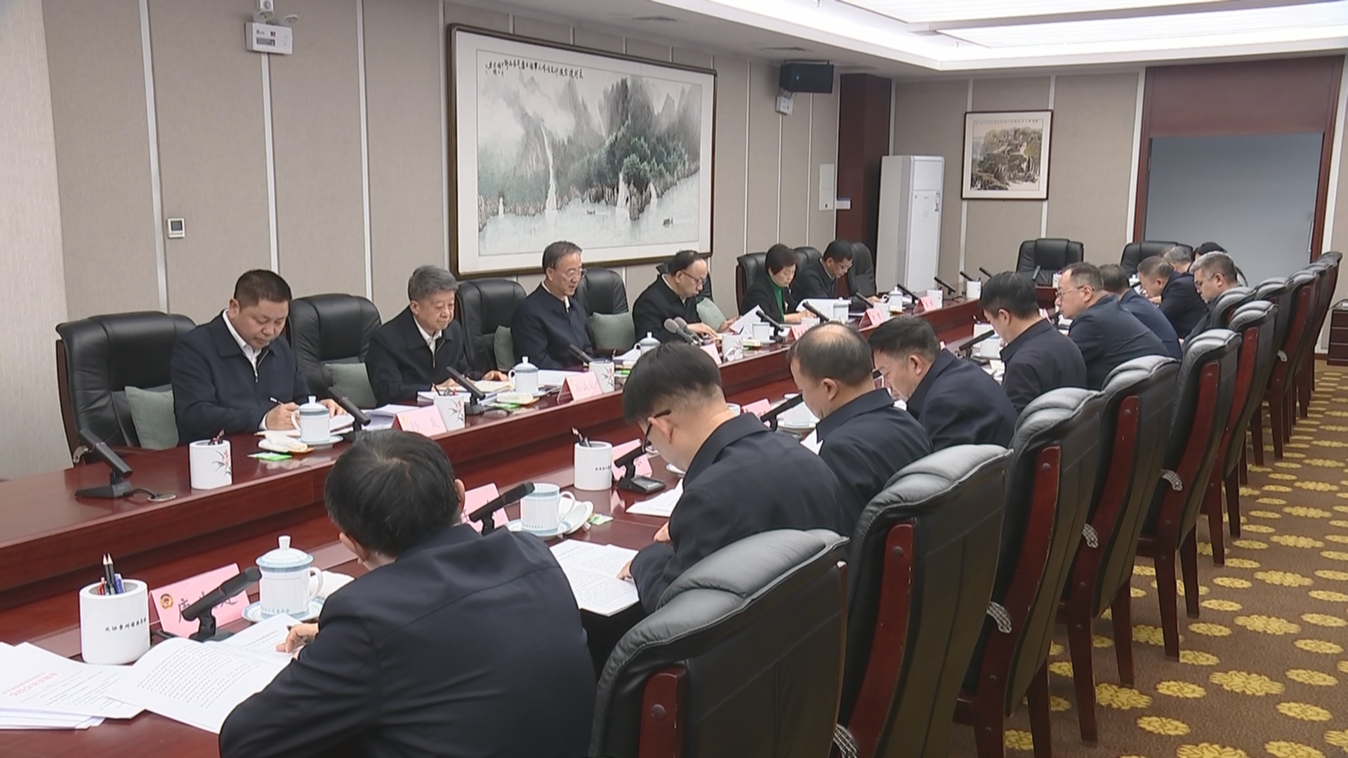 贵州新闻联播丨省政协党组理论学习中心组召开专题研讨会