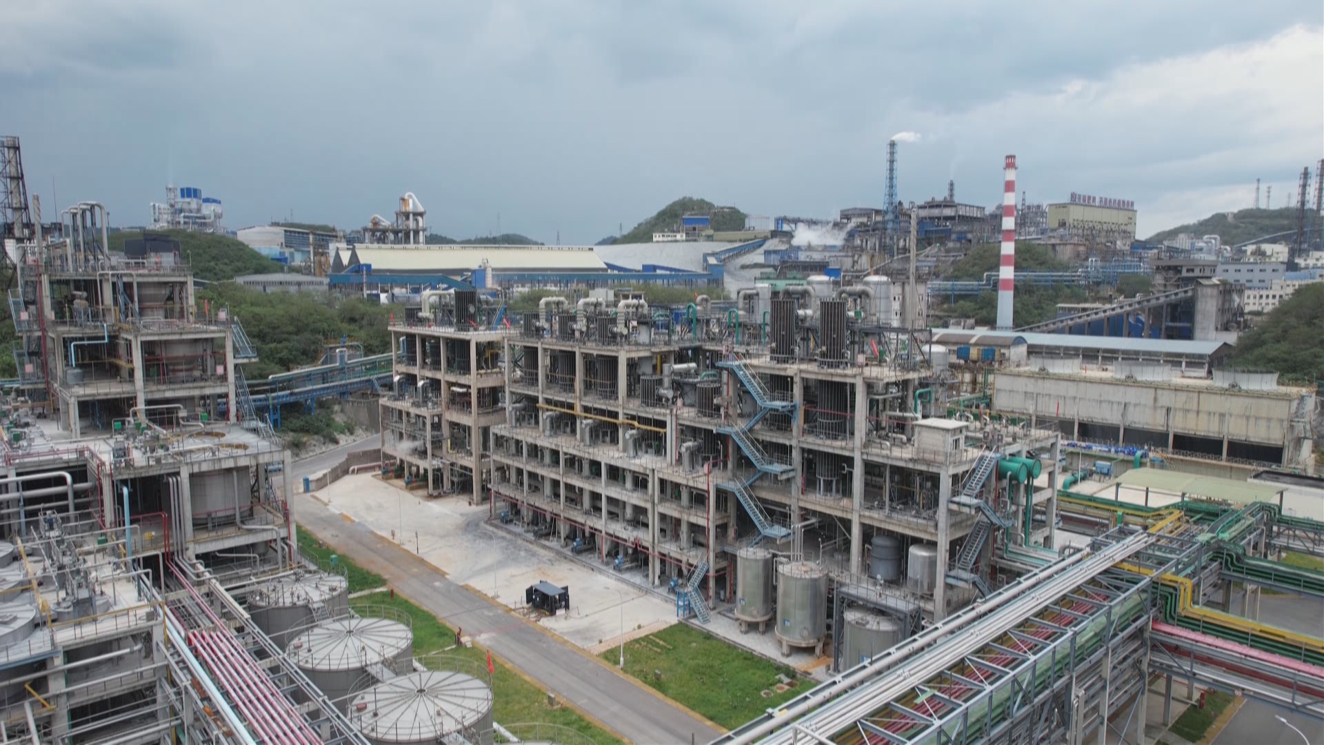 贵州新闻联播丨【学习贯彻党的二十届四中全会精神·奋力走出高质量发展新路】富矿精开：一块矿石的极致旅程