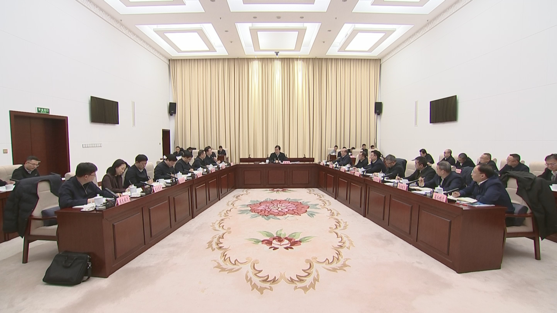 贵州新闻联播丨李炳军在听取铜仁市黔东南州“十五五”产业发展和重点项目谋划推进情况时强调 发挥比较优势 强化项目支撑 加快构建现代化产业体系