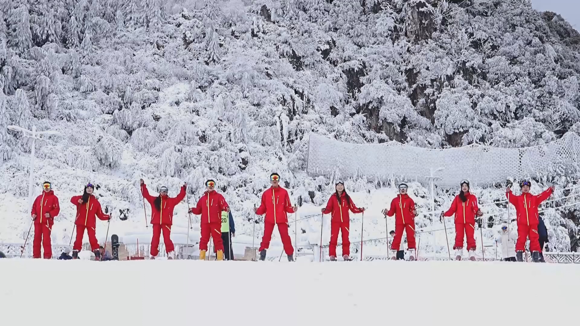 贵州新闻联播丨六盘水梅花山国际滑雪场今天开板