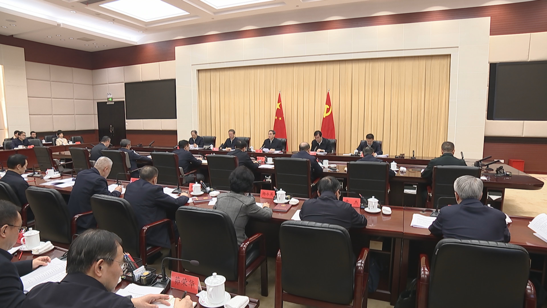 贵州新闻联播丨徐麟在省委理论学习中心组集中研讨会上强调 在笃信务实担当自律上带好头作示范 进一步以优良作风凝心聚力真抓实干