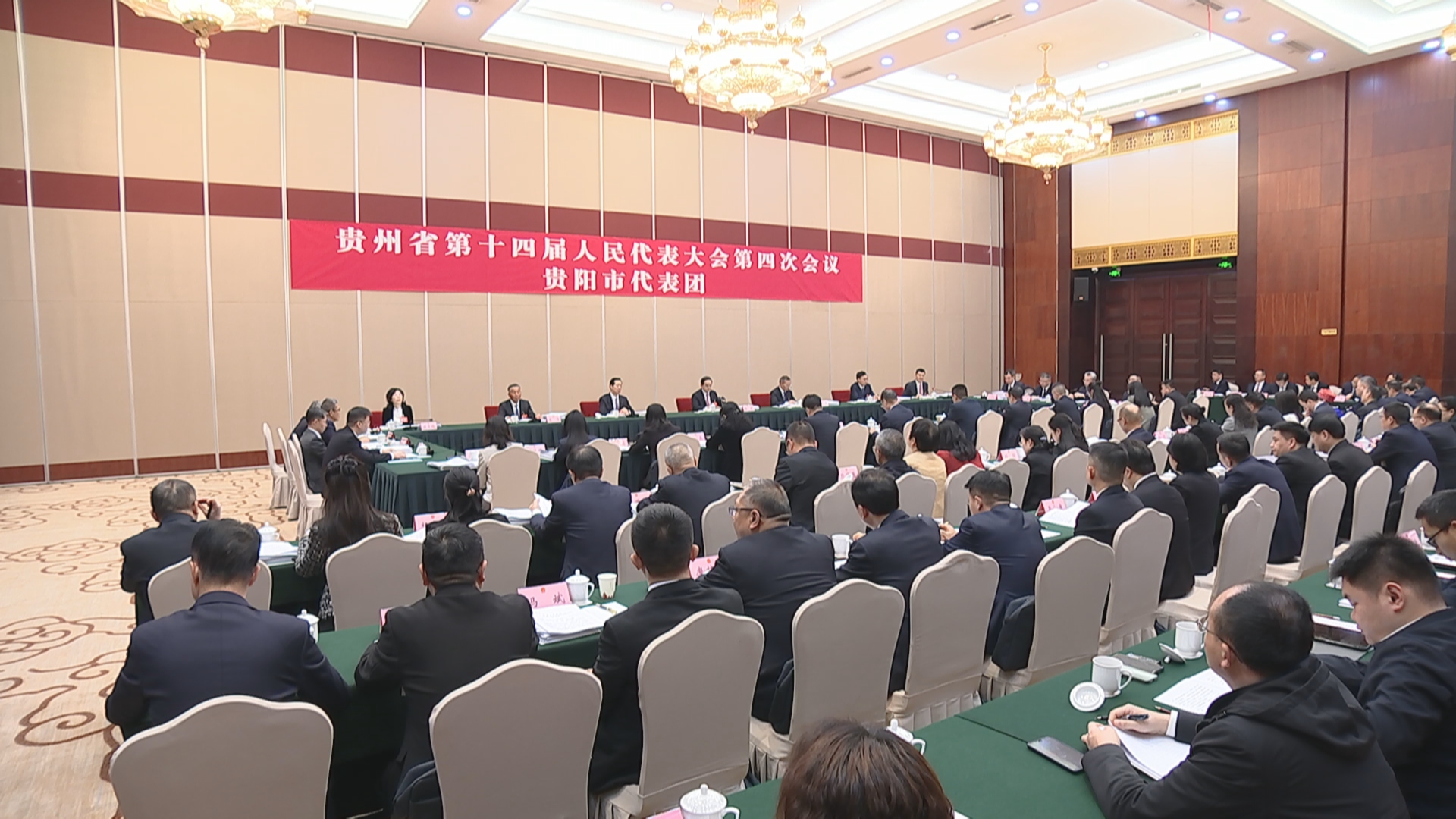 贵州新闻联播丨【直通两会】徐麟在参加贵阳代表团审议时强调 坚定不移沿着习近平总书记指引的方向阔步前进 在走高质量发展新路上勇探索打头阵走前列