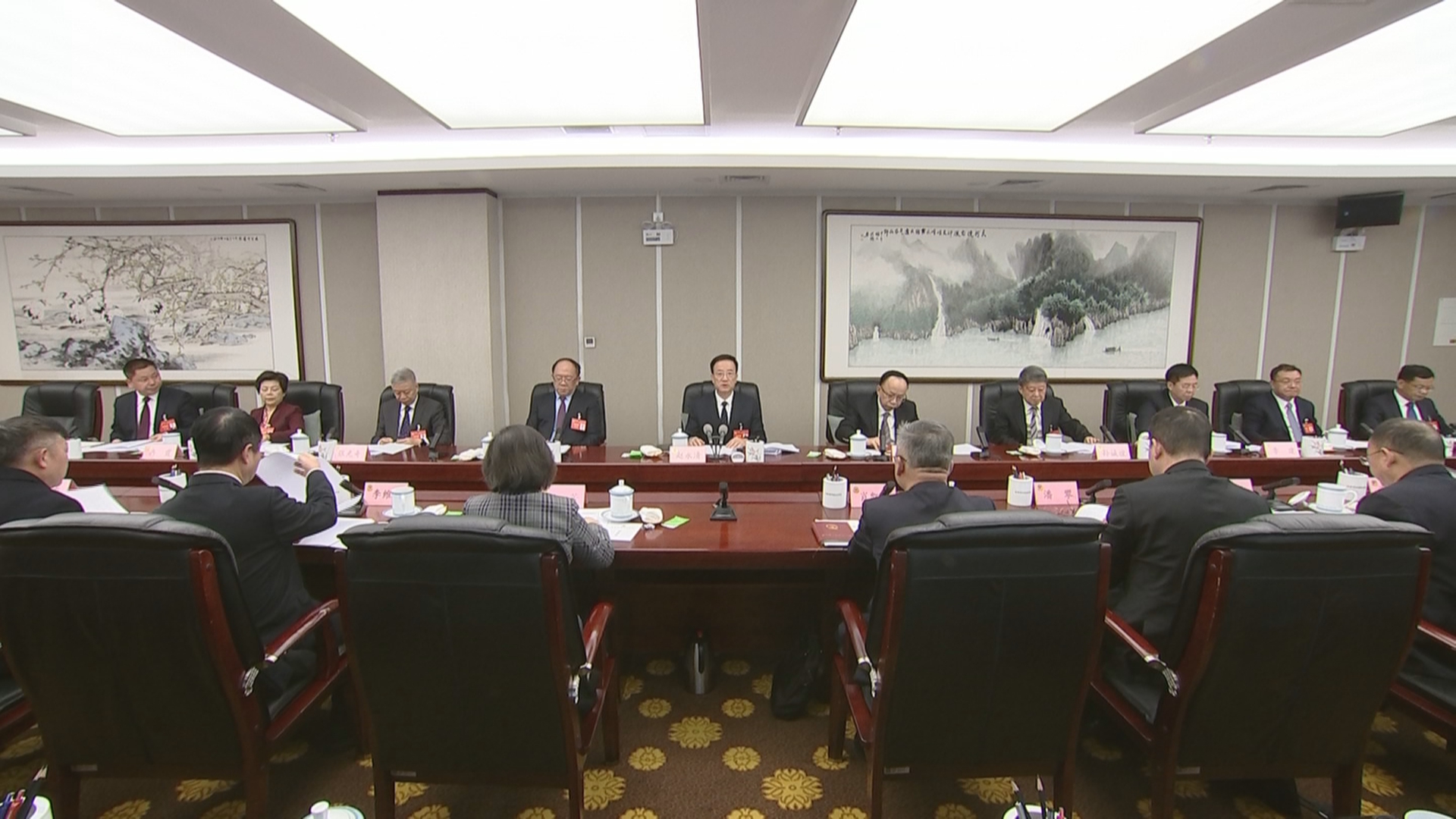 贵州新闻联播丨【直通两会】十三届省政协召开主席会议