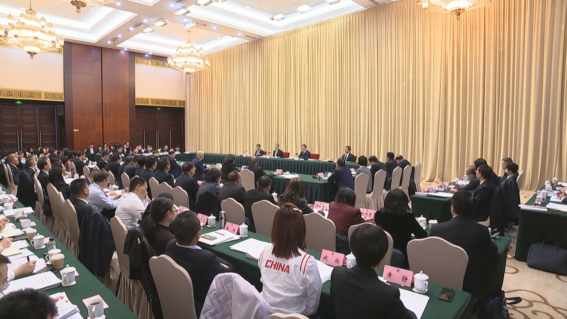 贵州新闻联播丨【直通两会】徐麟在参加省政协十三届四次会议第一联组讨论时强调 锚定“十五五”开局之年目标任务 凝心聚力走好高质量发展新路