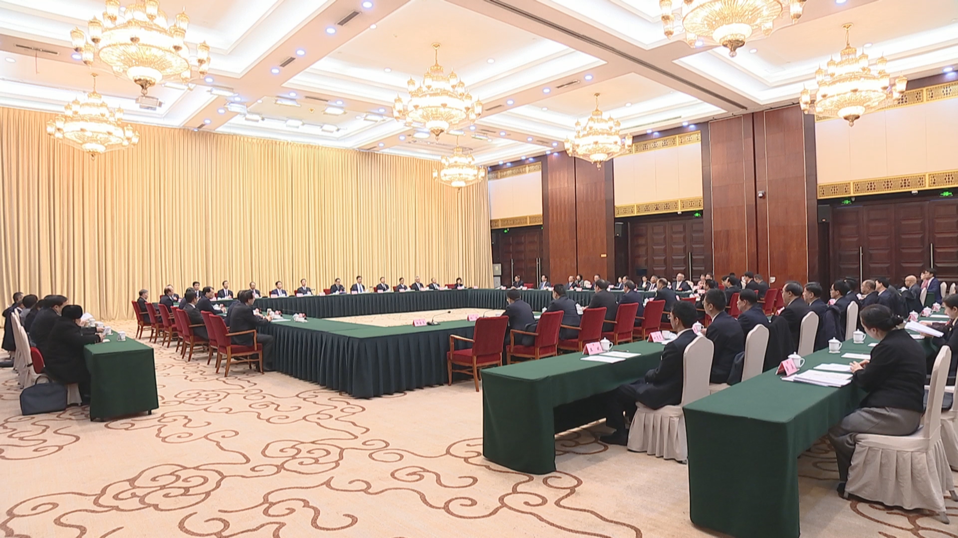 贵州新闻联播丨【直通两会】省十四届人大四次会议主席团举行第五次会议