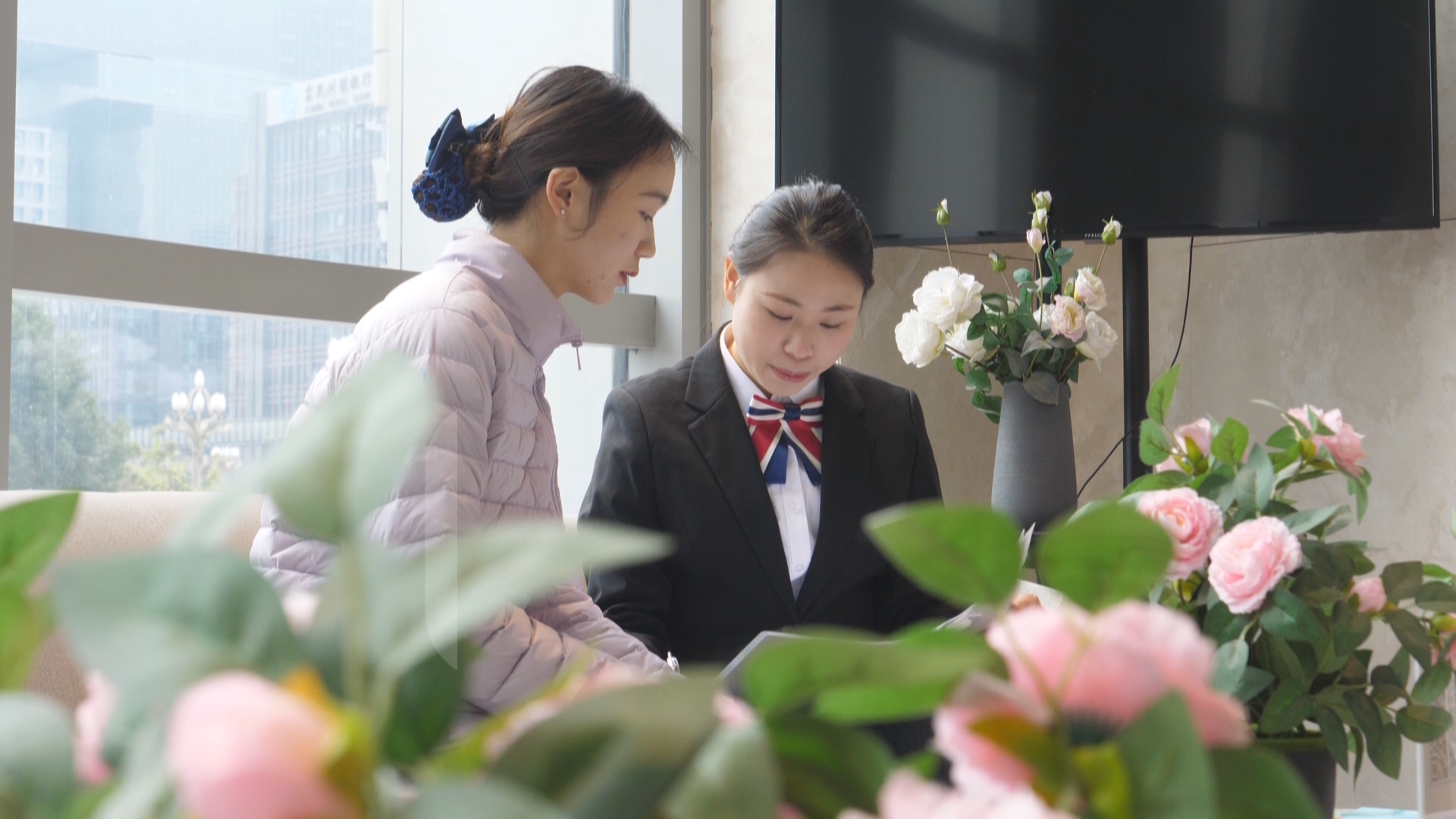 贵州新闻联播丨【学习贯彻党的二十届四中全会精神•奋力走出高质量发展新路】贵州政务服务效能提升 助力经营主体“轻装上阵”