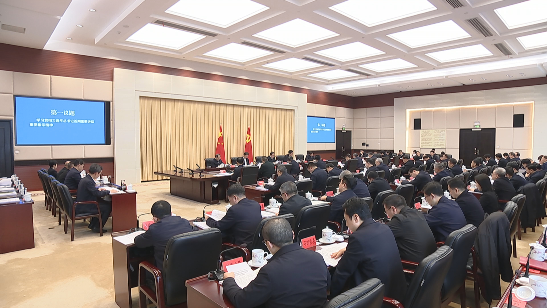 贵州新闻联播丨省委常委会召开会议 学习贯彻习近平总书记近期重要讲话重要指示精神 部署春节期间全省安全稳定和民生保障等工作