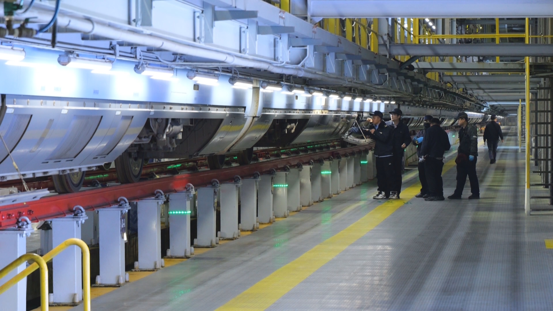 贵州新闻联播丨【新春走基层】春运的深夜 这里灯火通明