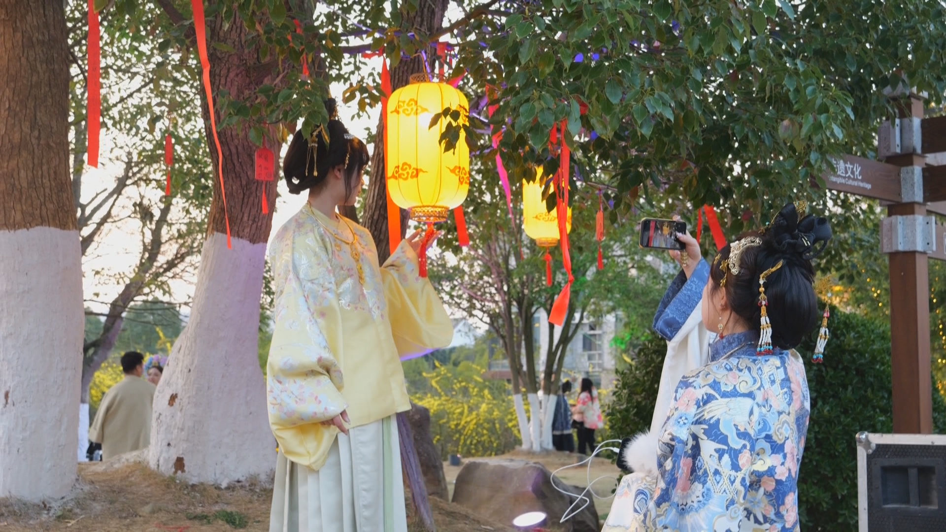 贵州新闻联播丨【贵州烟火气·黔味中国年】多彩业态装满浓浓年味 贵州春节文旅市场“热辣滚烫”