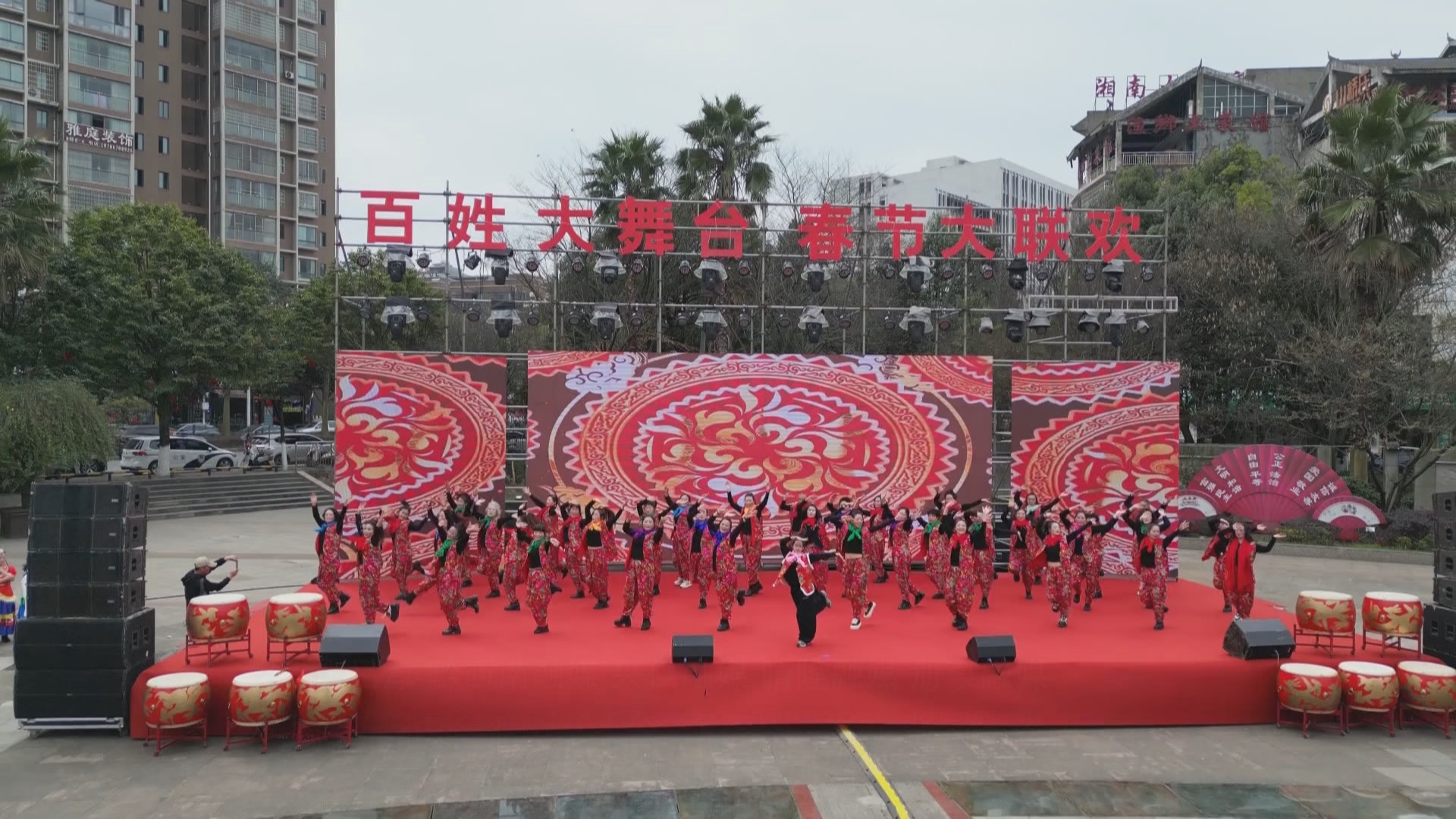 贵州新闻联播丨多民族同台献艺 黔西南州举行“村舞”活动