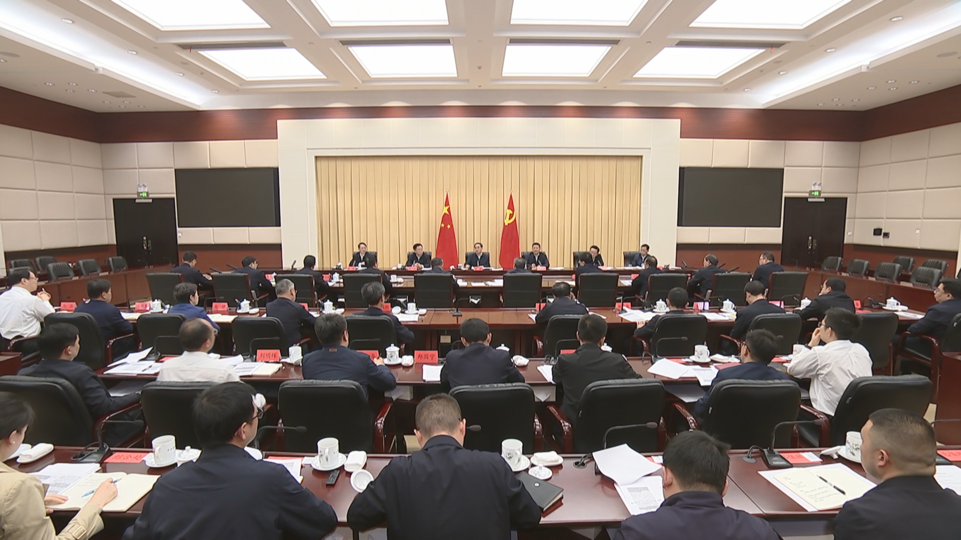 贵州新闻联播丨徐麟主持召开市（州）委书记座谈会强调 坚定不移沿着习近平总书记指引的方向奋勇前进 马不停蹄全力实现开局之年首季“开门红”