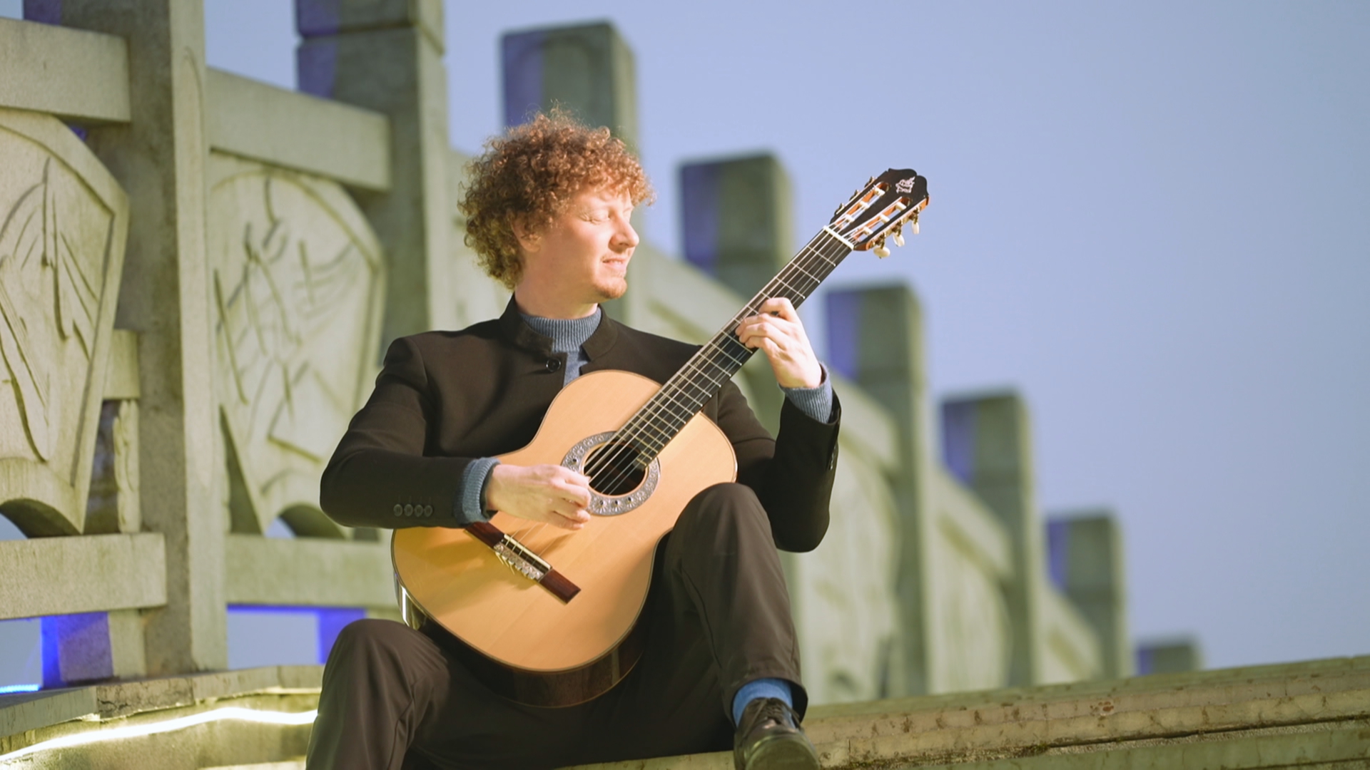 贵州新闻联播丨【新春走基层】大山里的吉他外教：琴声跨山海 此心安处是吾乡