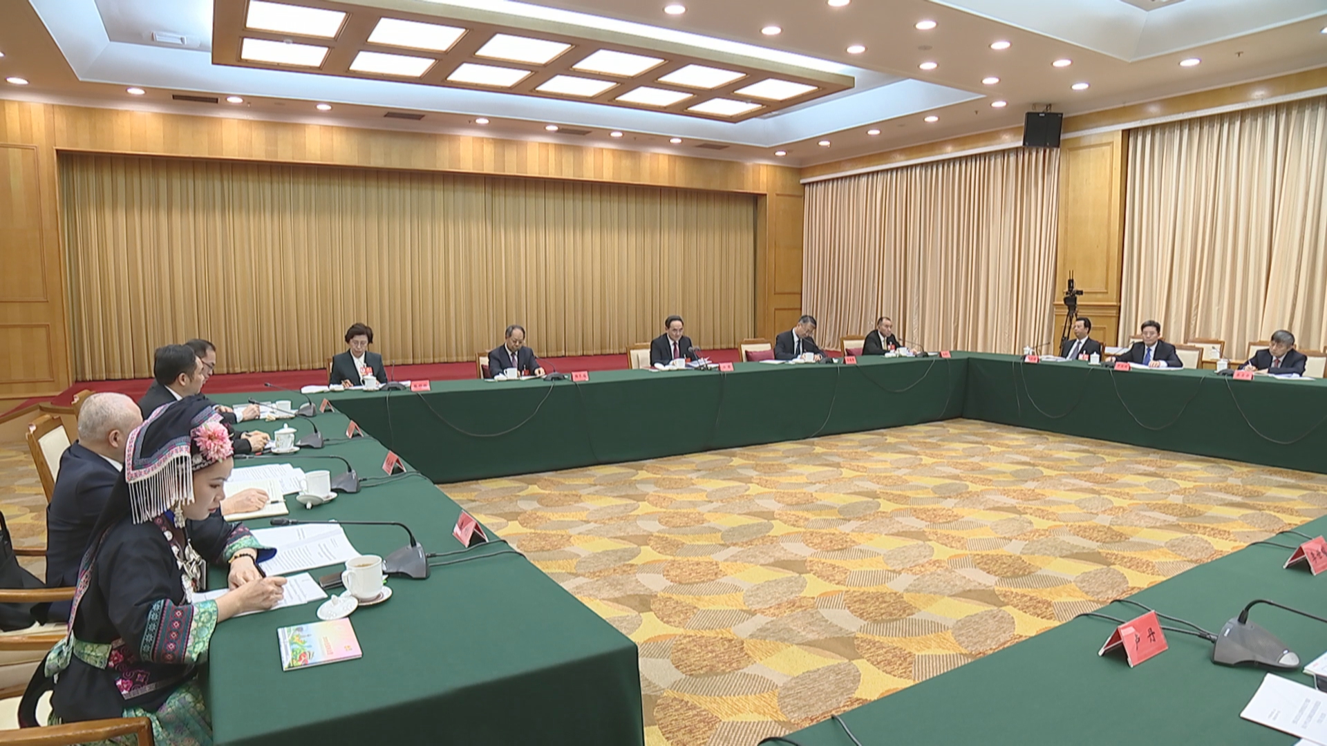 贵州新闻联播丨【锚定奋斗目标 全力开局起步•2026年全国两会特别报道】贵州代表团审议民族团结进步促进法草案