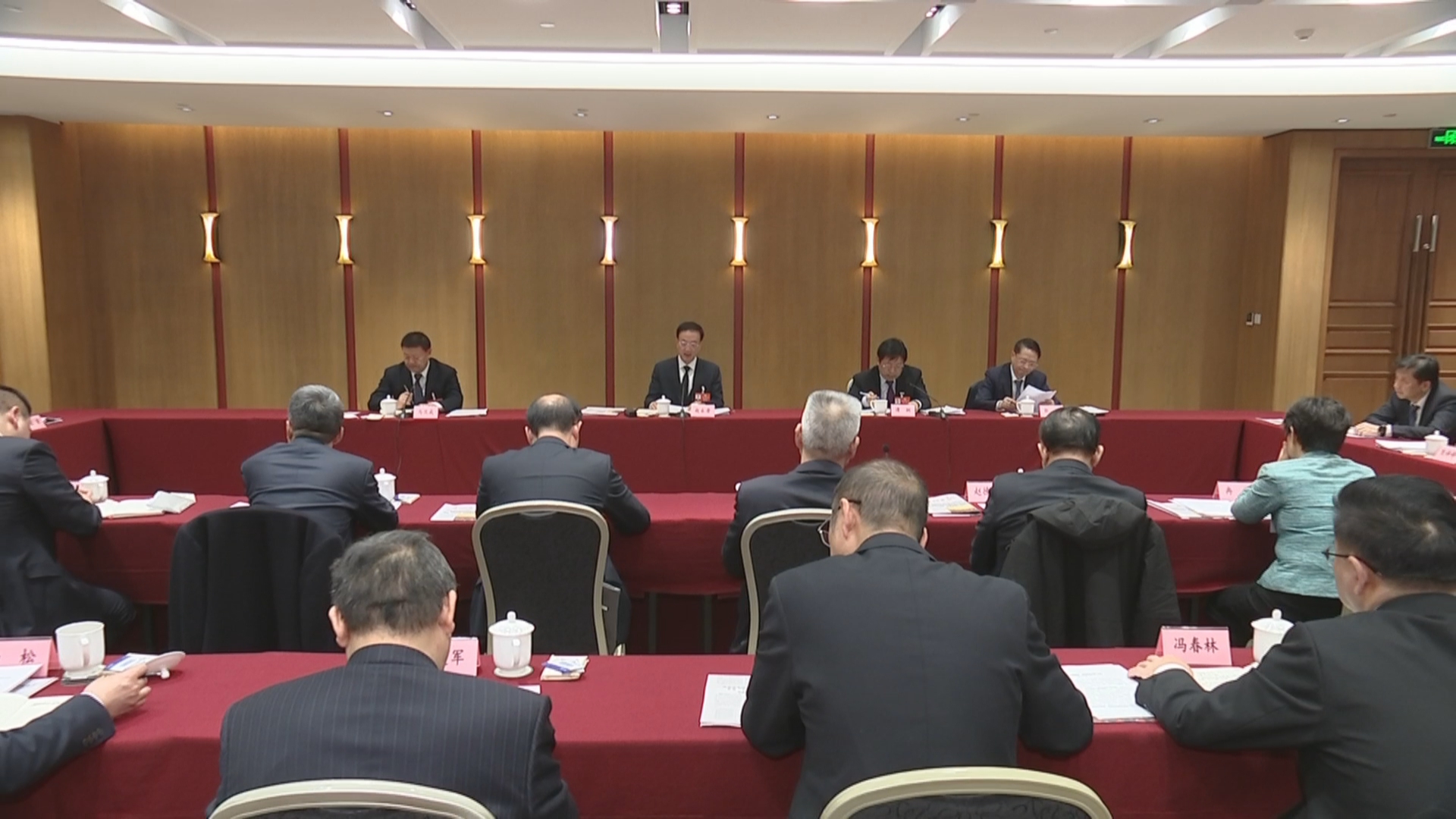 贵州新闻联播丨【锚定奋斗目标 全力开局起步·2026年全国两会特别报道】住黔全国政协委员集中学习习近平总书记重要讲话精神