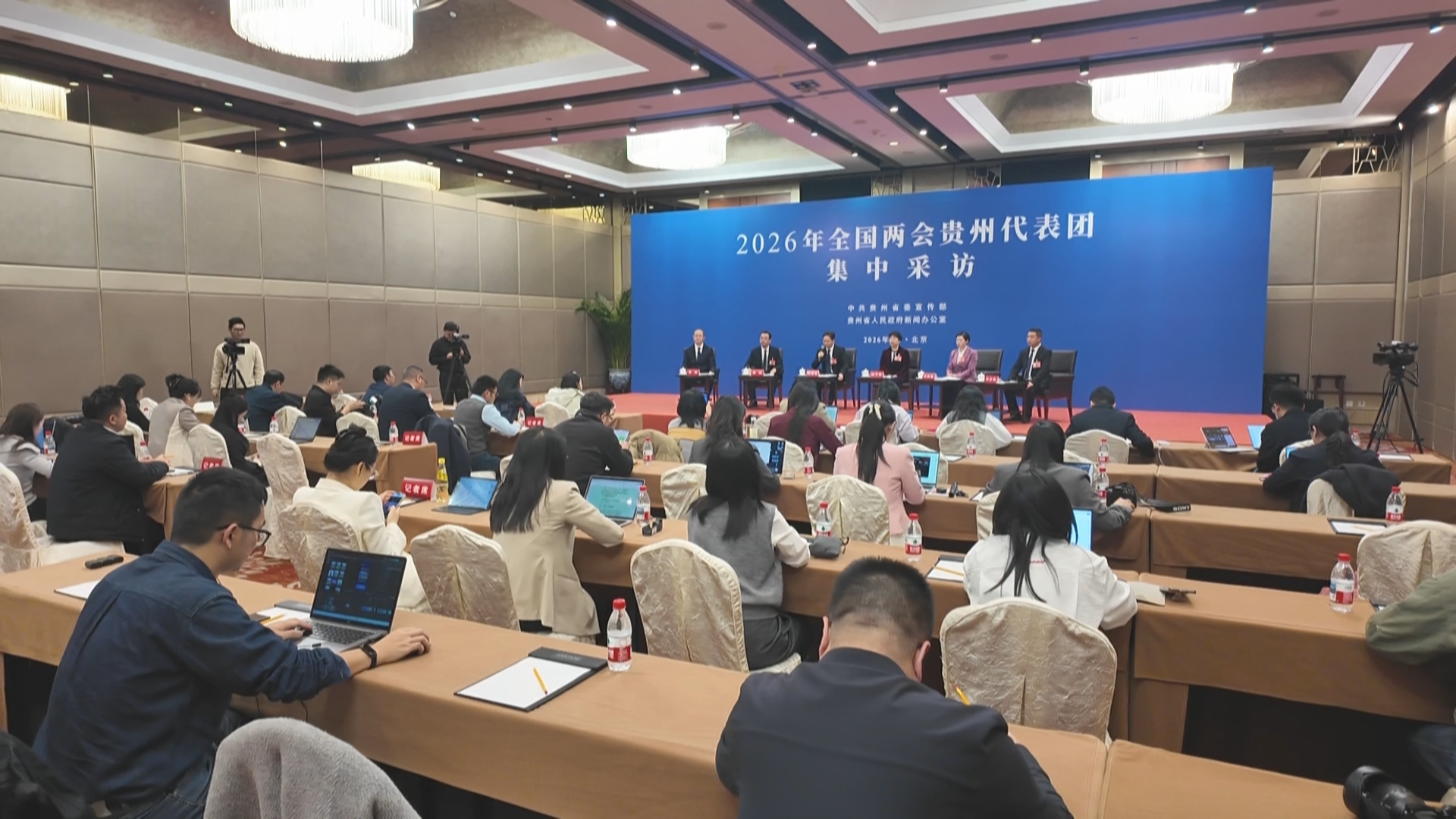 贵州新闻联播丨从“黑色大米”到“林下天麻” 两会代表热议“兴业强县富民”新路径