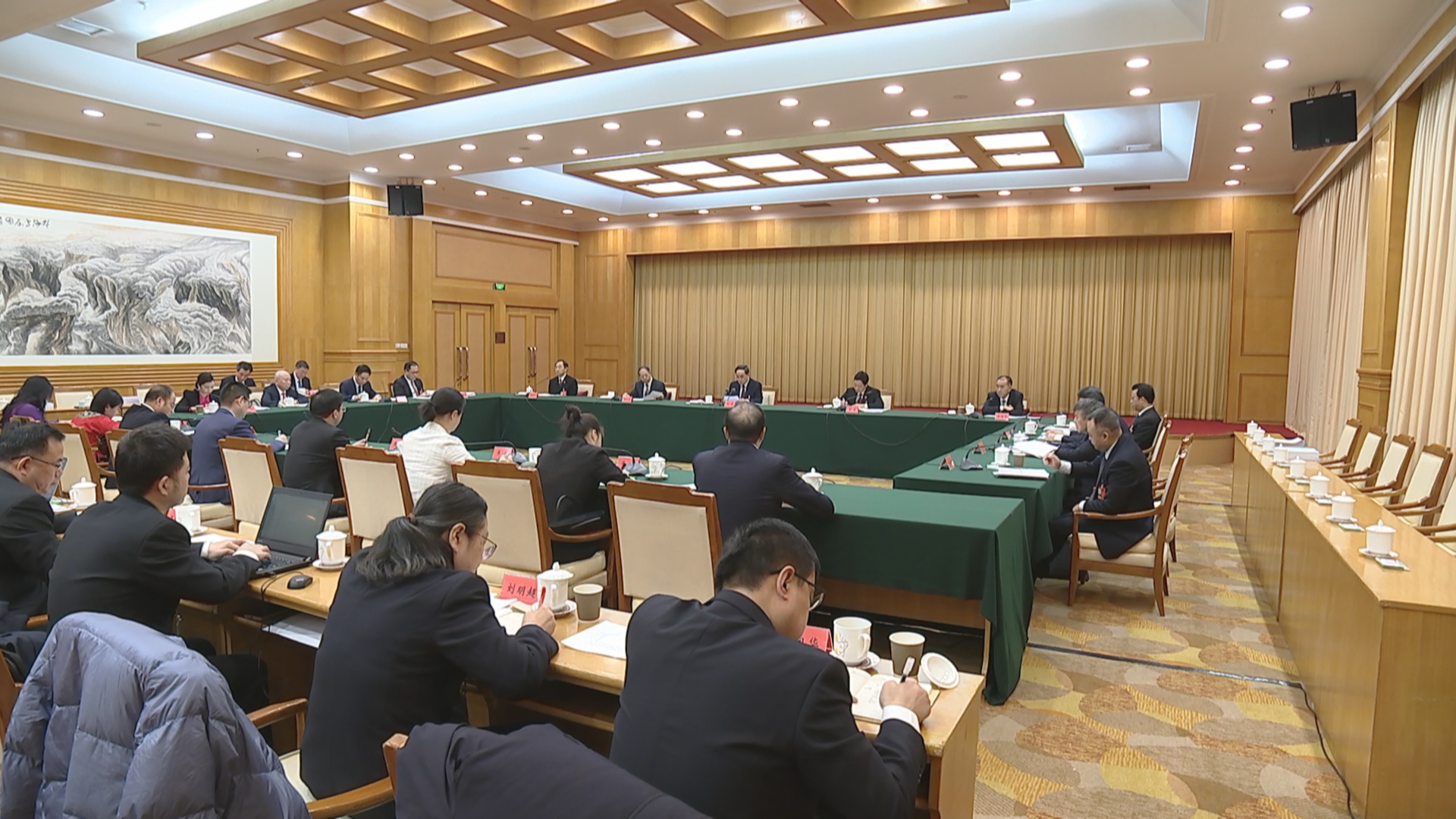 贵州新闻联播丨【锚定奋斗目标 全力开局起步•2026年全国两会特别报道】贵州代表团审议“两高”报告