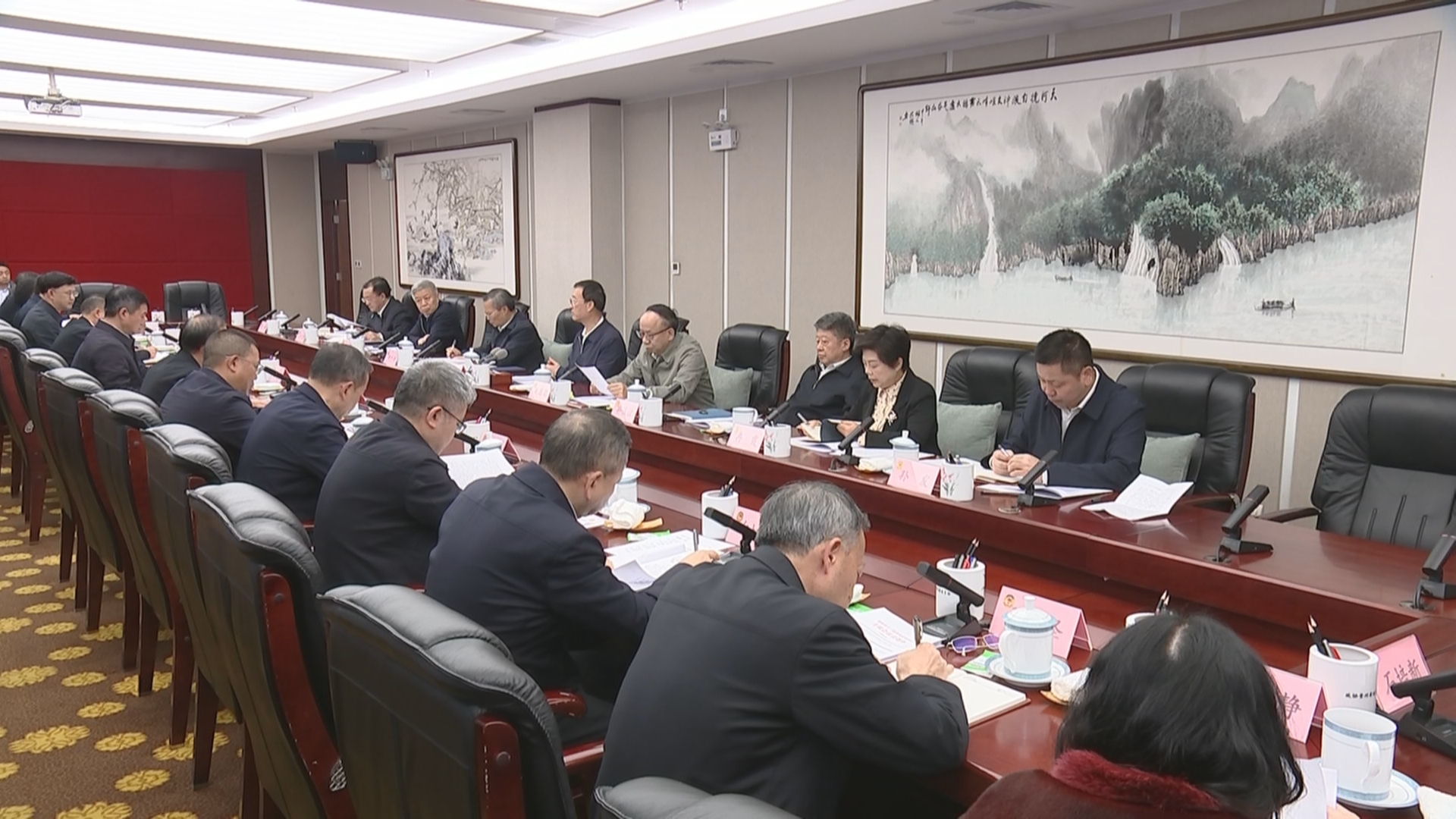 贵州新闻联播丨省政协召开主席会议 传达学习贯彻习近平总书记重要讲话精神和全国两会精神