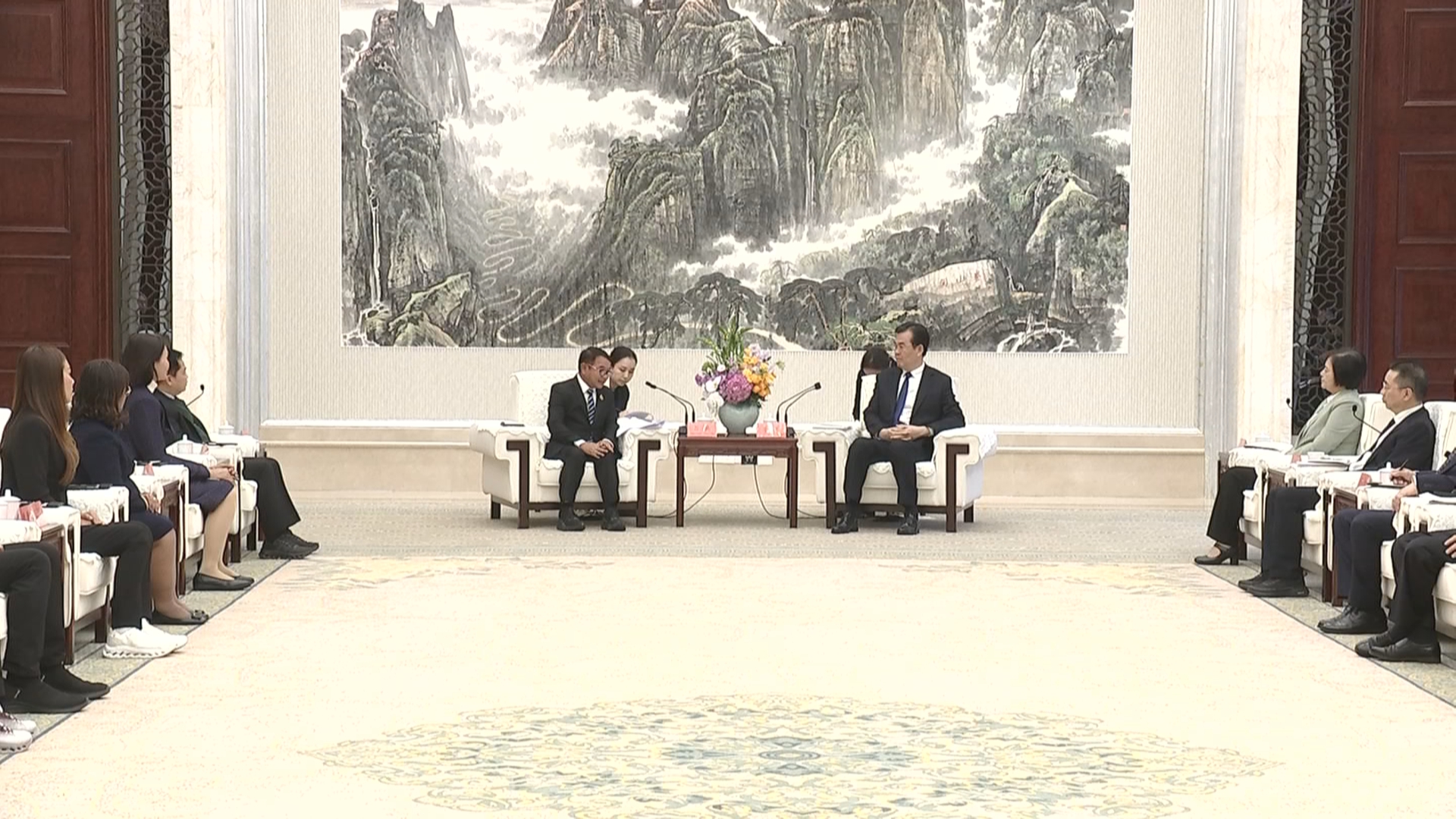 贵州新闻联播丨李炳军会见泰国素林府府尹昌楠