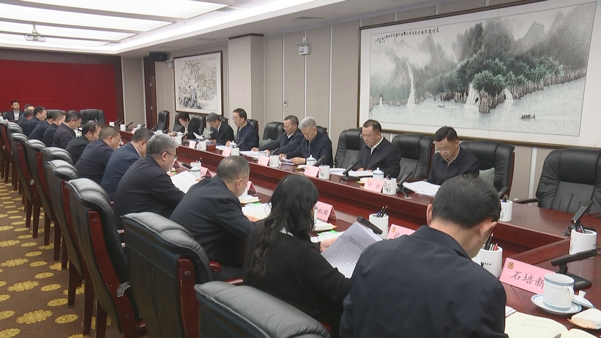 贵州新闻联播丨省政协党组理论学习中心组召开专题研讨会