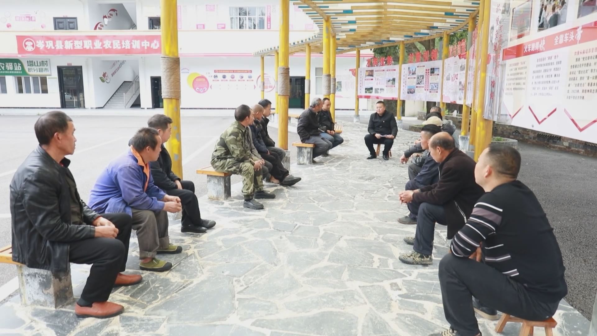 贵州新闻联播丨【代表委员回乡记】郑培坤：履职为民守初心 实干兴村启新程