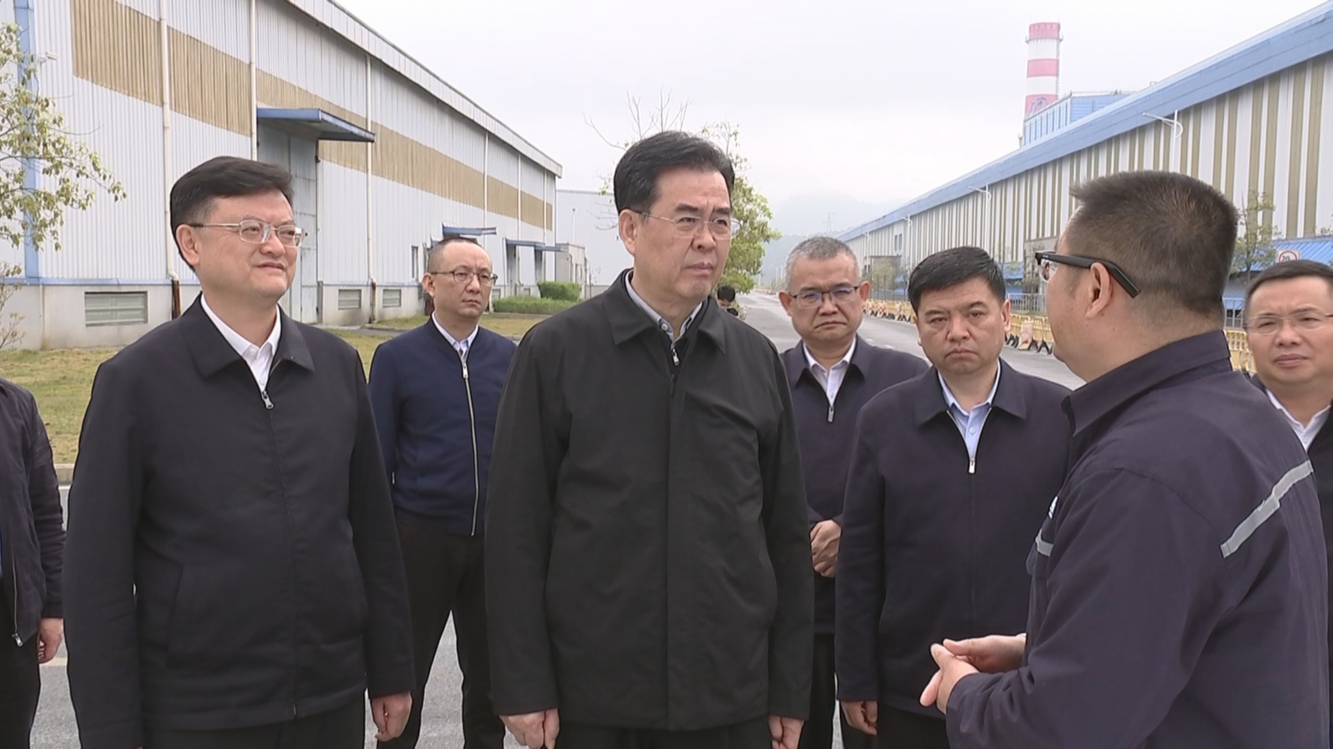 贵州新闻联播丨李炳军在黔西南州宣讲调研时强调 充分发挥比较优势 加快产业集群发展 全力推动“十五五”开好局起好步